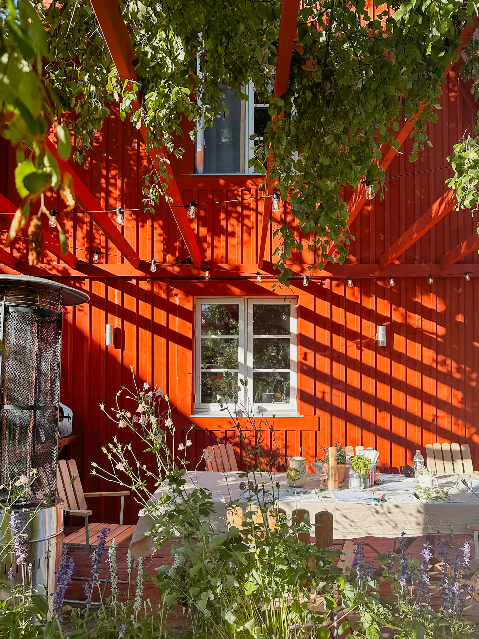 Faluröd gård med bullerbykänsla i Kåddis – bild 3 av 21