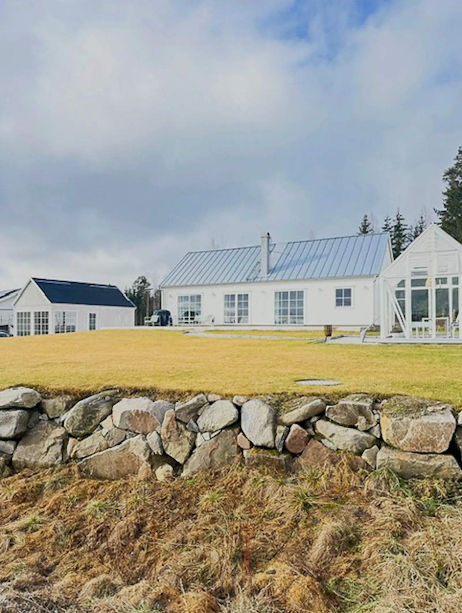 Nybyggt hus med sjöutsikt vid Vevungen – bild 19 av 24
