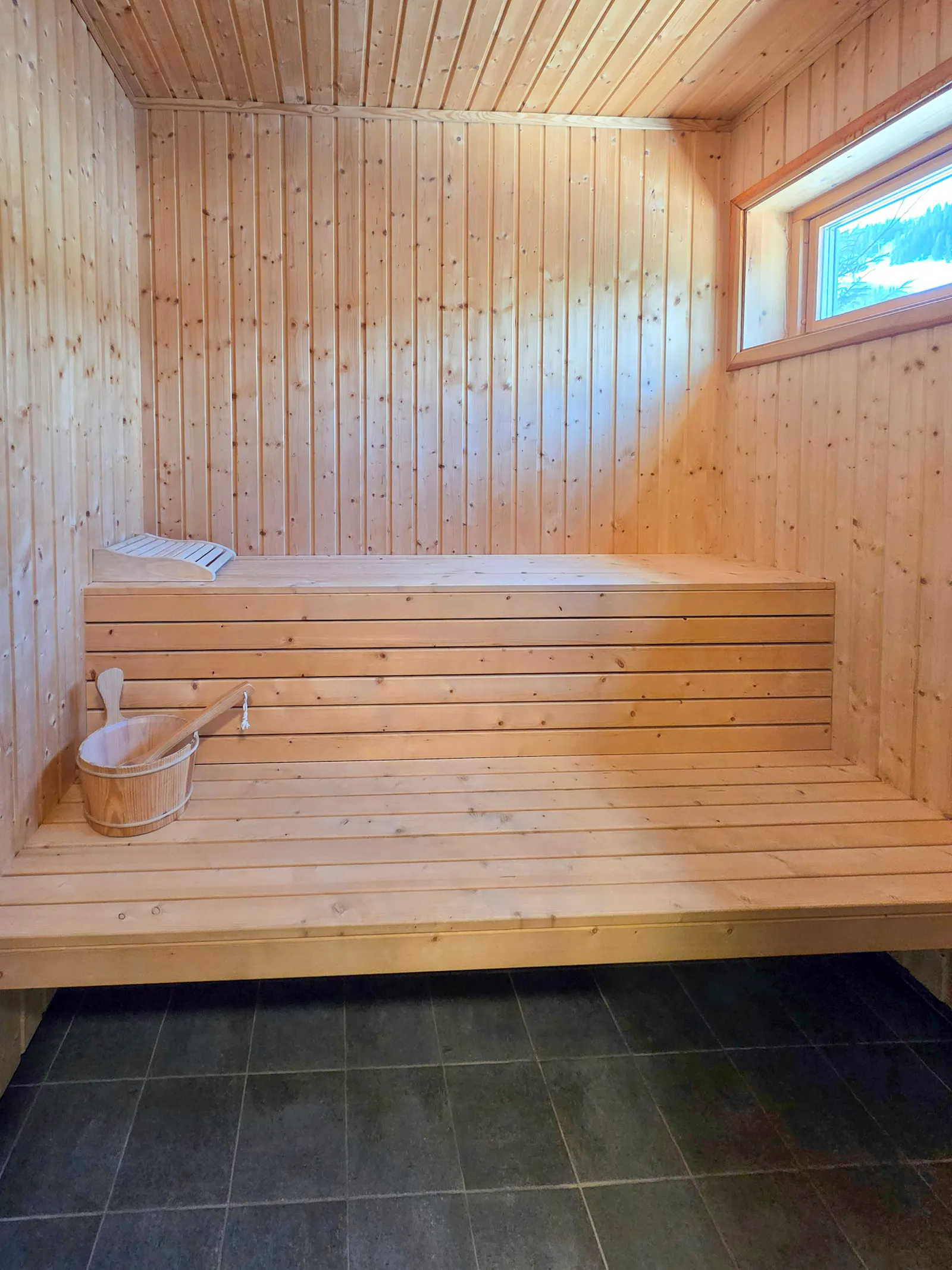 Modern fjällstuga med bastu nära Klövsjö – bild 4 av 24