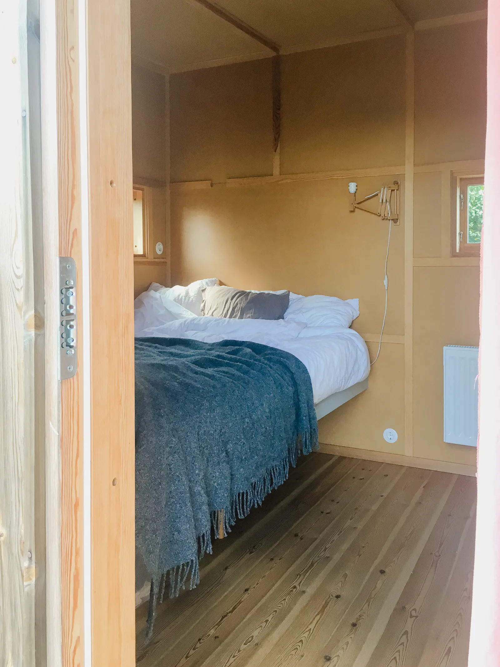 Arkitektritat hus på klippkanten vid Bungenäs – bild 8 av 21