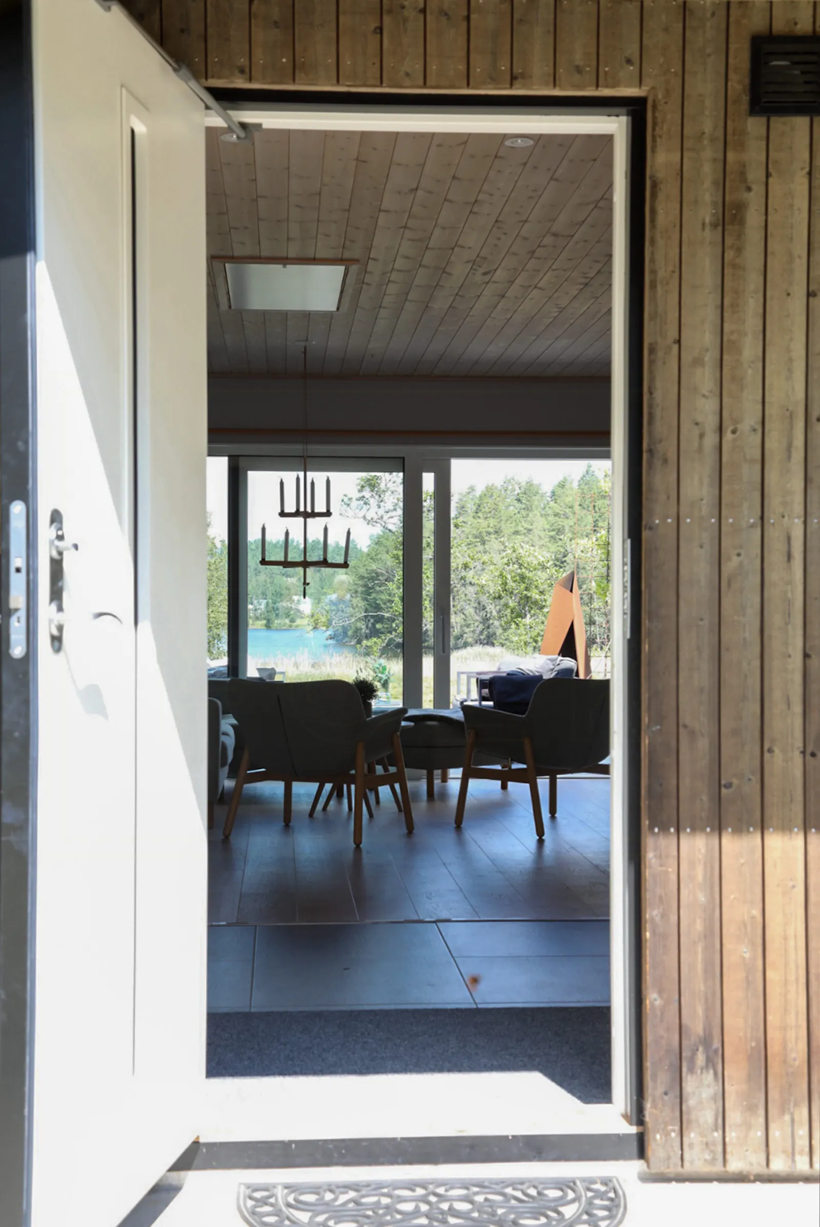 Sjöstuga med solnedgångar över Försjön – bild 16 av 24