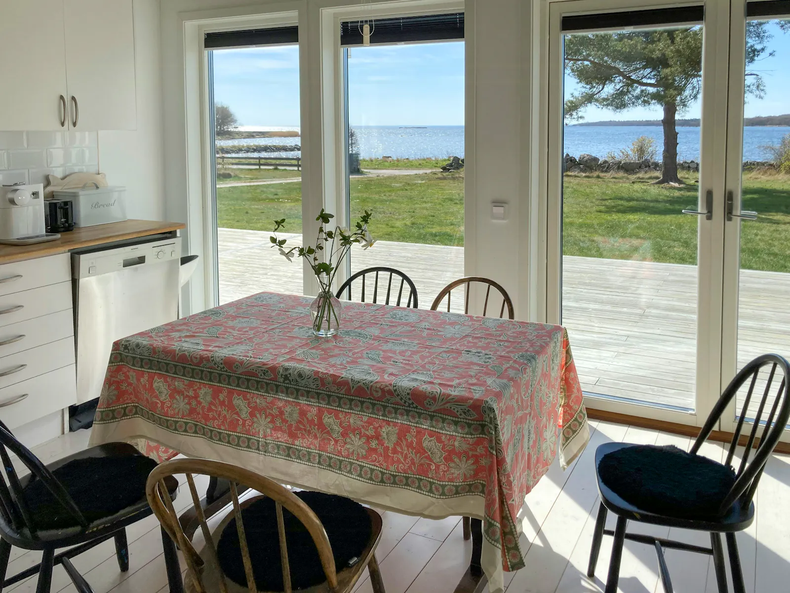 Ljust hus med havsutsikt vid Lindö – bild 6 av 23