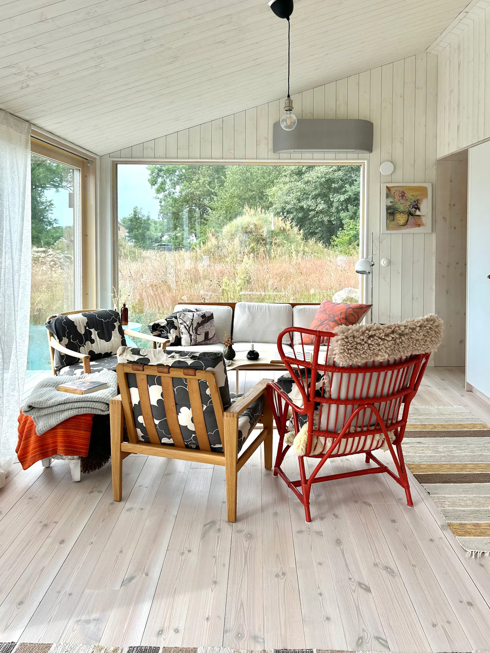Modernt svart trähus på Bjärehalvön – bild 12 av 24