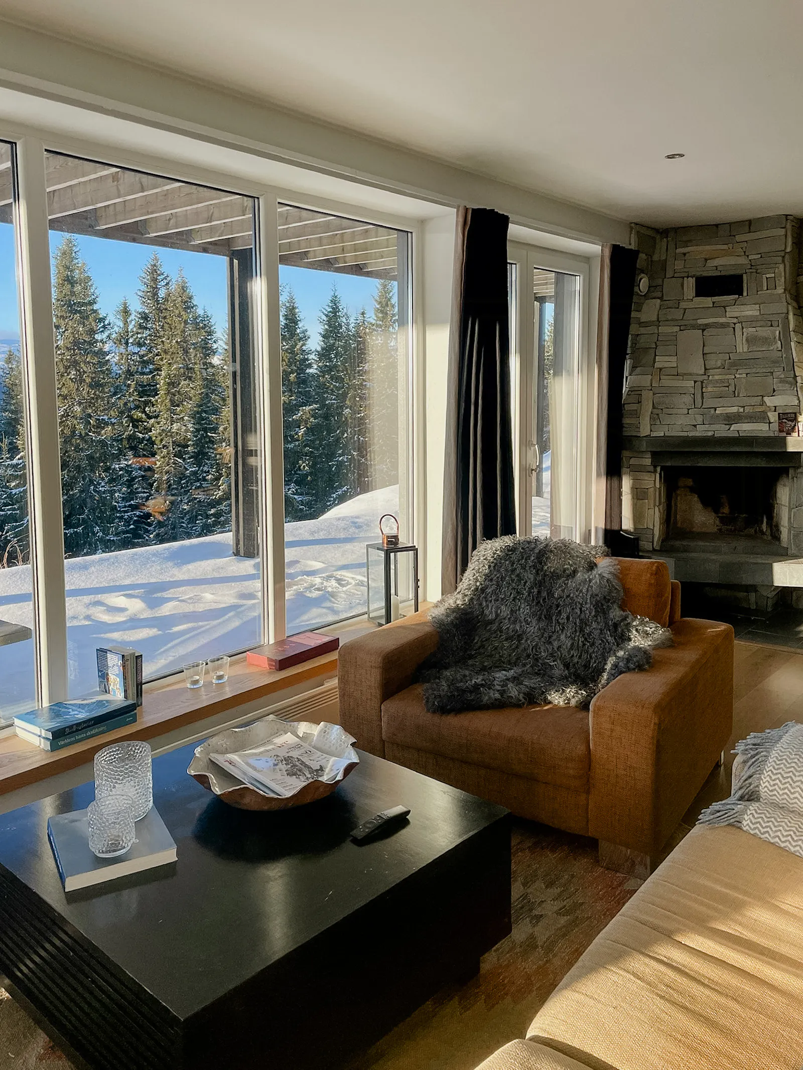 Modern ski lodge med bastu vid Åresjön – bild 12 av 24