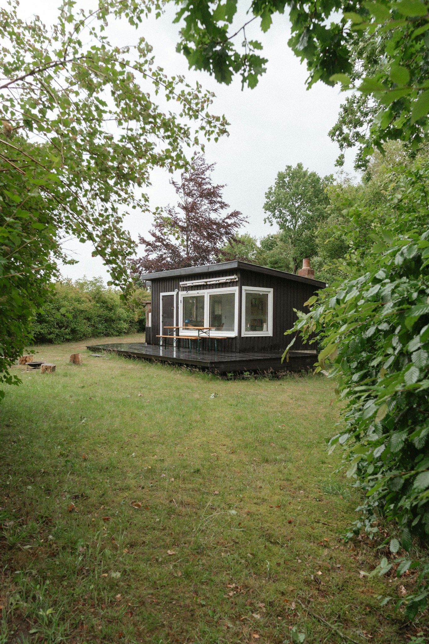 Upplev Cecilies och Bos stuga själv. Boka den här.