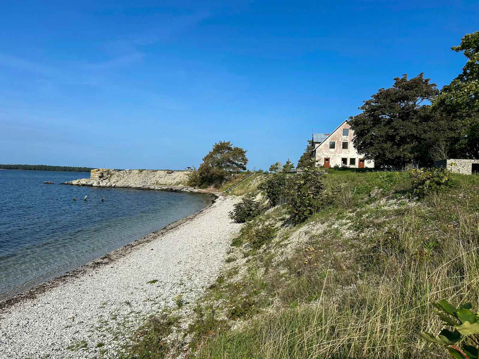 Trästugor vid kalkbrott med utsikt – bild 23 av 24