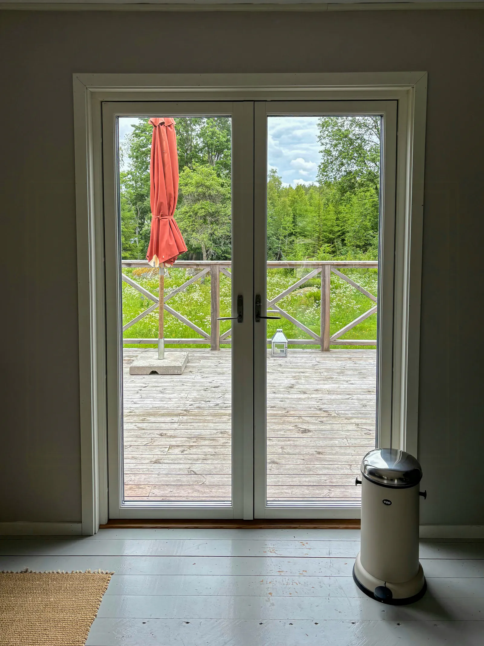 Två mysiga hus i ett naturskönt område med sjö – bild 6 av 24