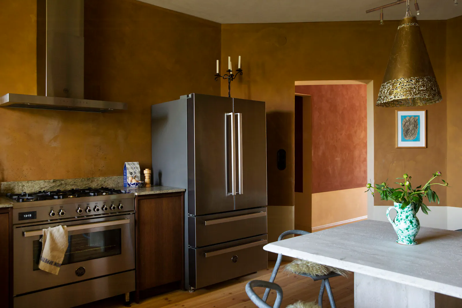 Stilfull gård med designinteriör på Österlen – bild 6 av 24