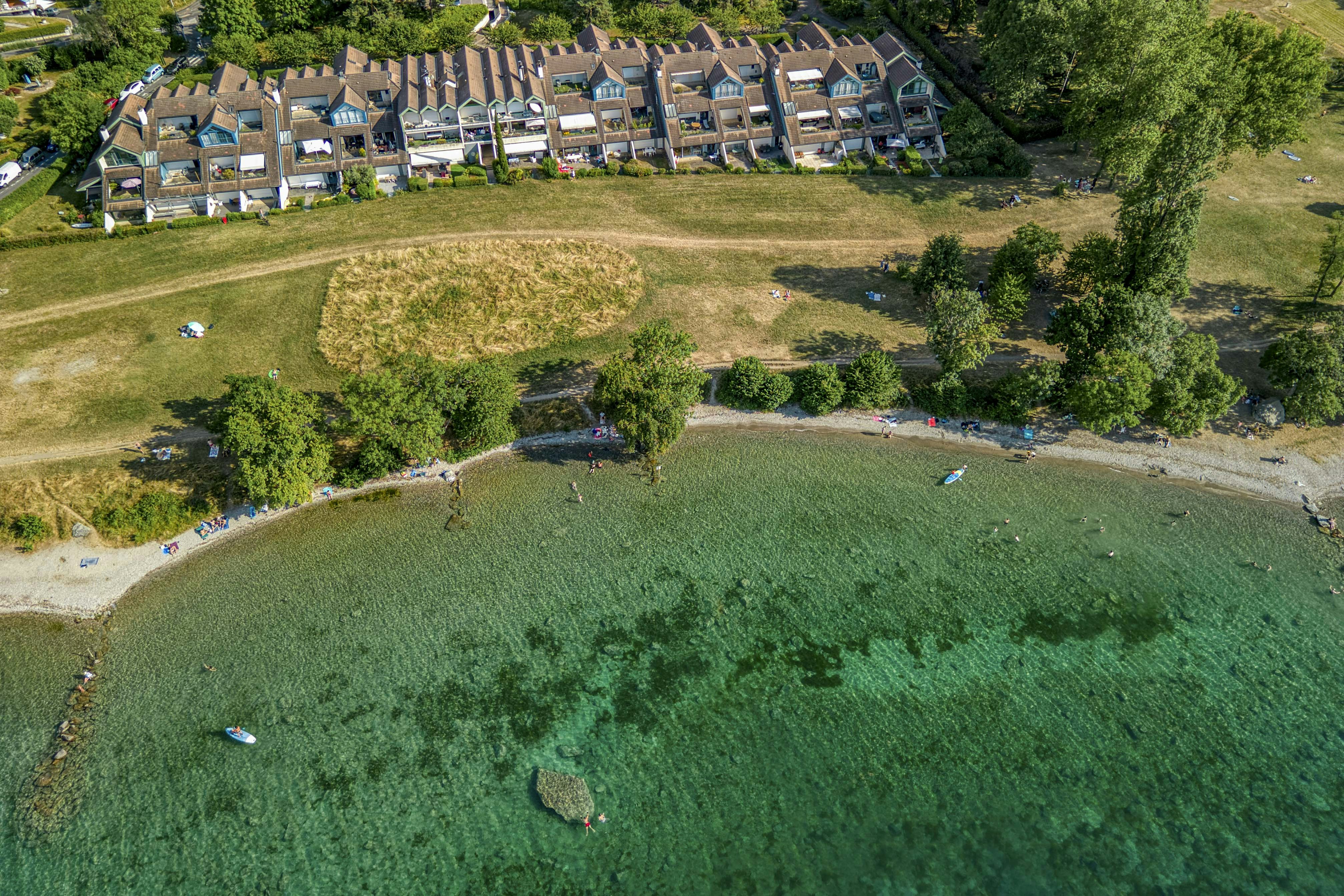 Sommerhuse tæt på en sø i Frankrig cover image