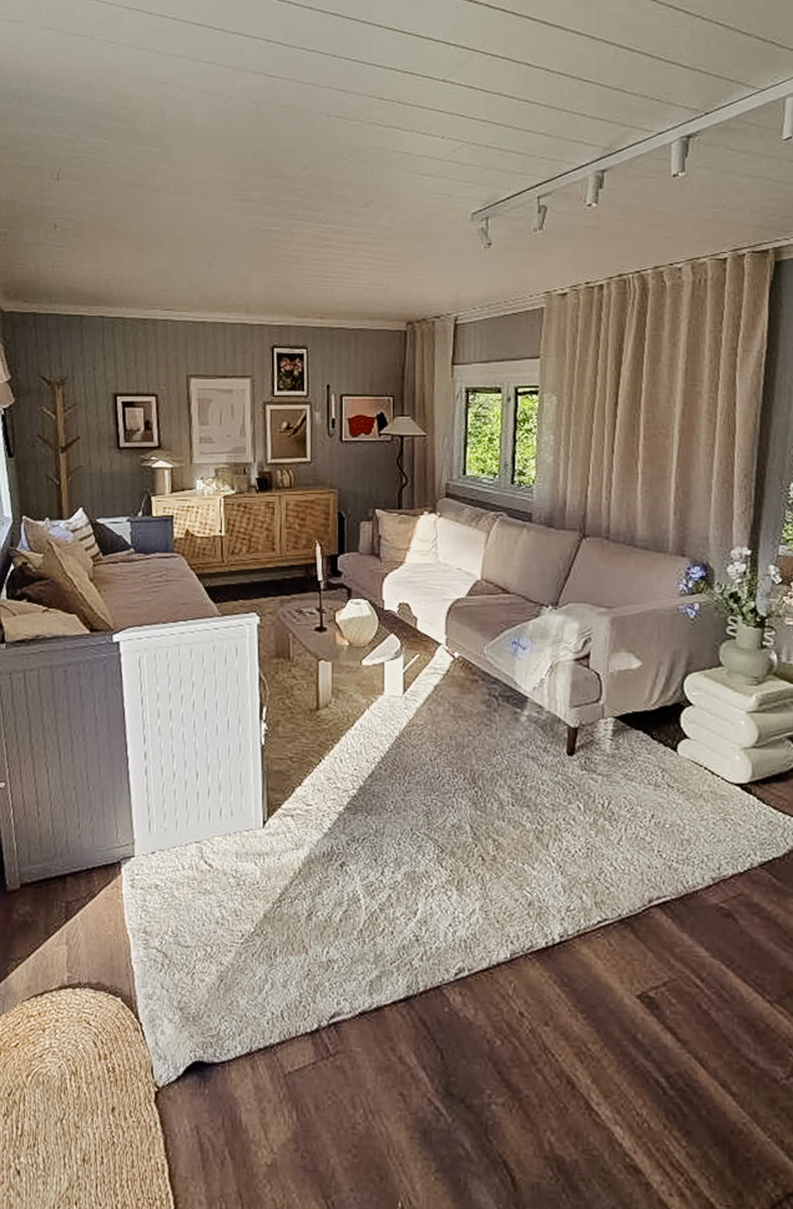 Sista huset vid skogen med utekök och badsjö – bild 22 av 24