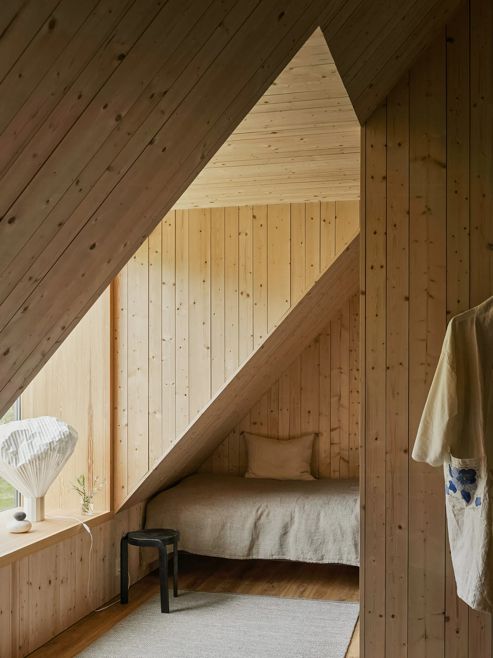 Designergård med bastu vid bäck i Hallands bokskog – bild 3 av 24