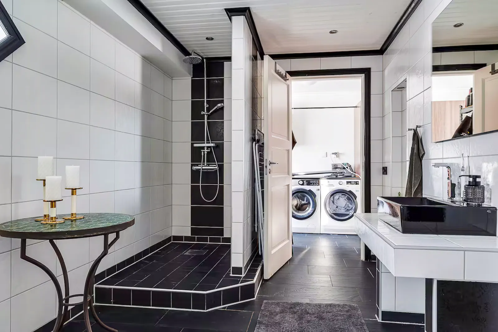 Drömhus vid älven med jacuzzi och bastu – bild 23 av 24