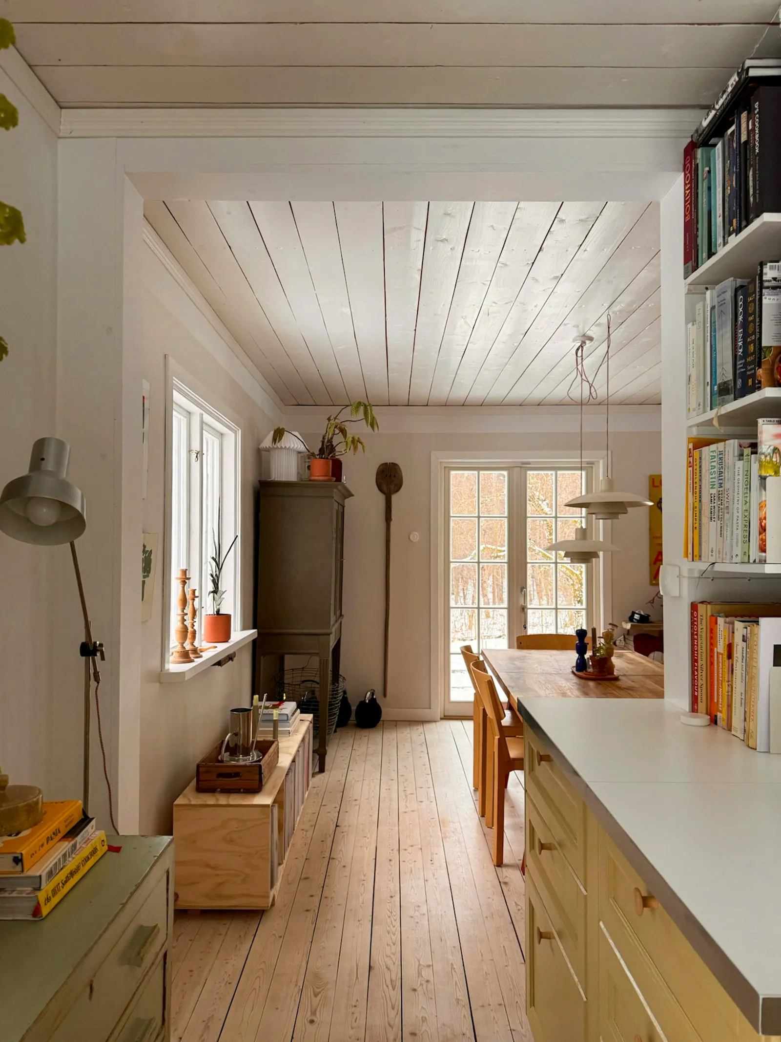 Mysigt hus omgivet av naturen – bild 9 av 17