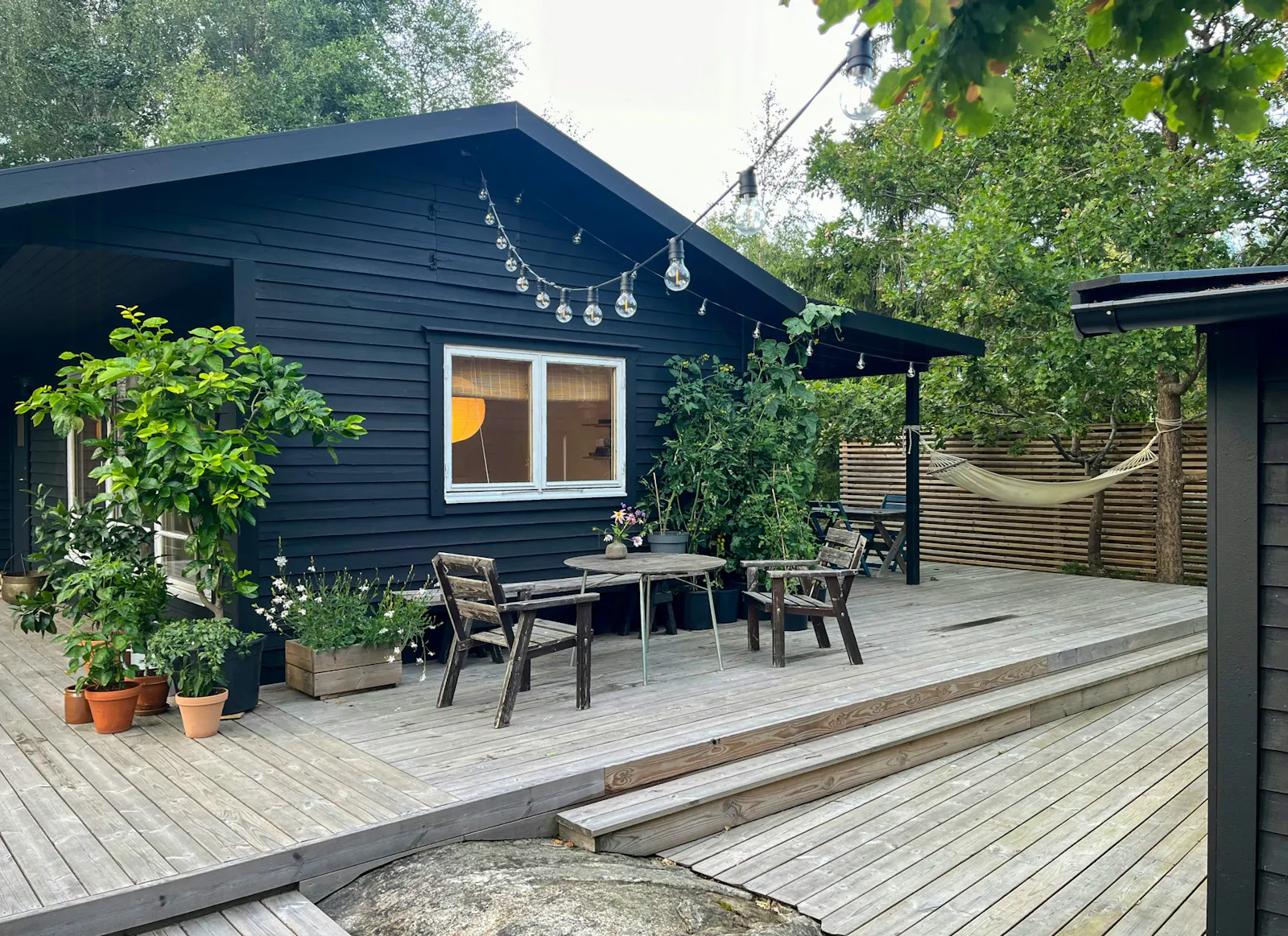 Skogsstuga nära sjöar i Stockholms skärgård – bild 23 av 24