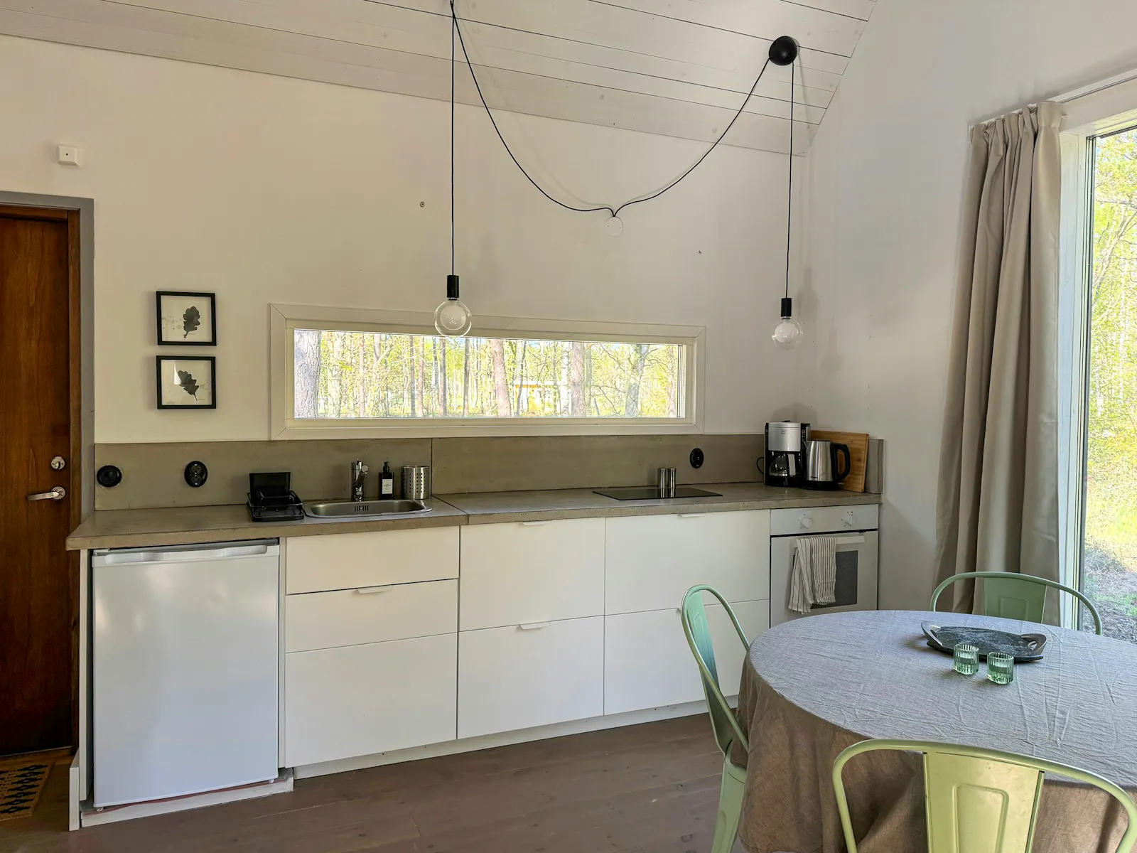 Nybyggt trähus på Öland med panoramafönster – bild 4 av 23