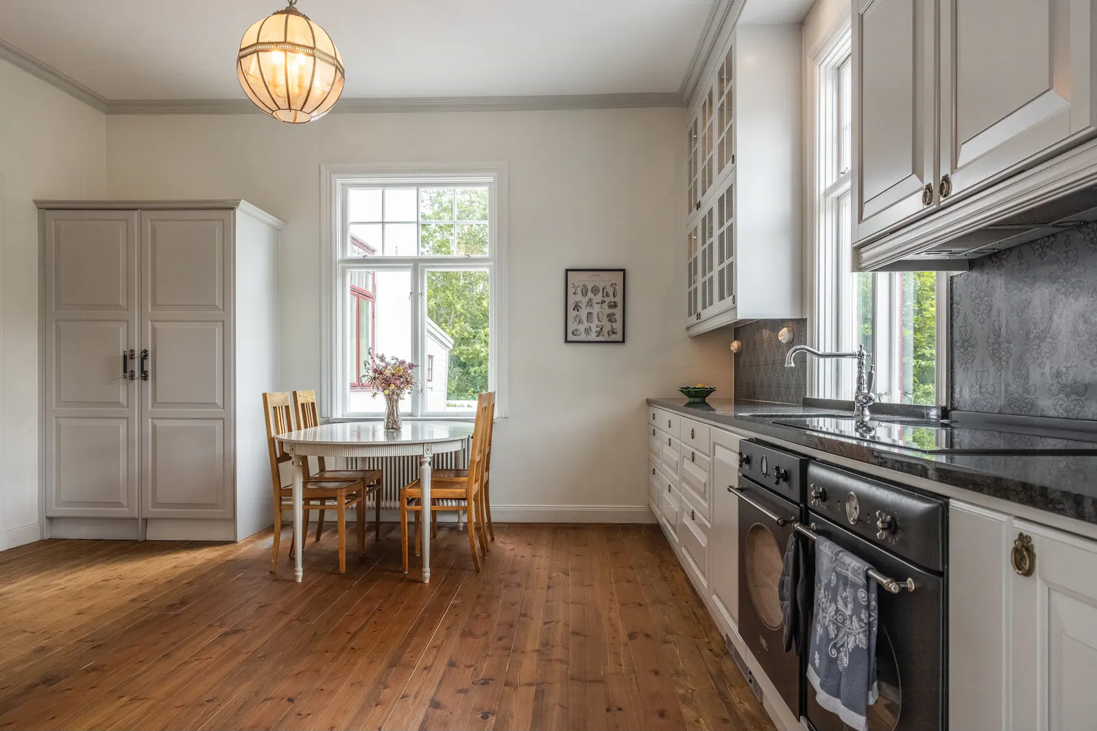 Herrgårdsvilla vid Mälaren nära Stockholm – bild 7 av 24