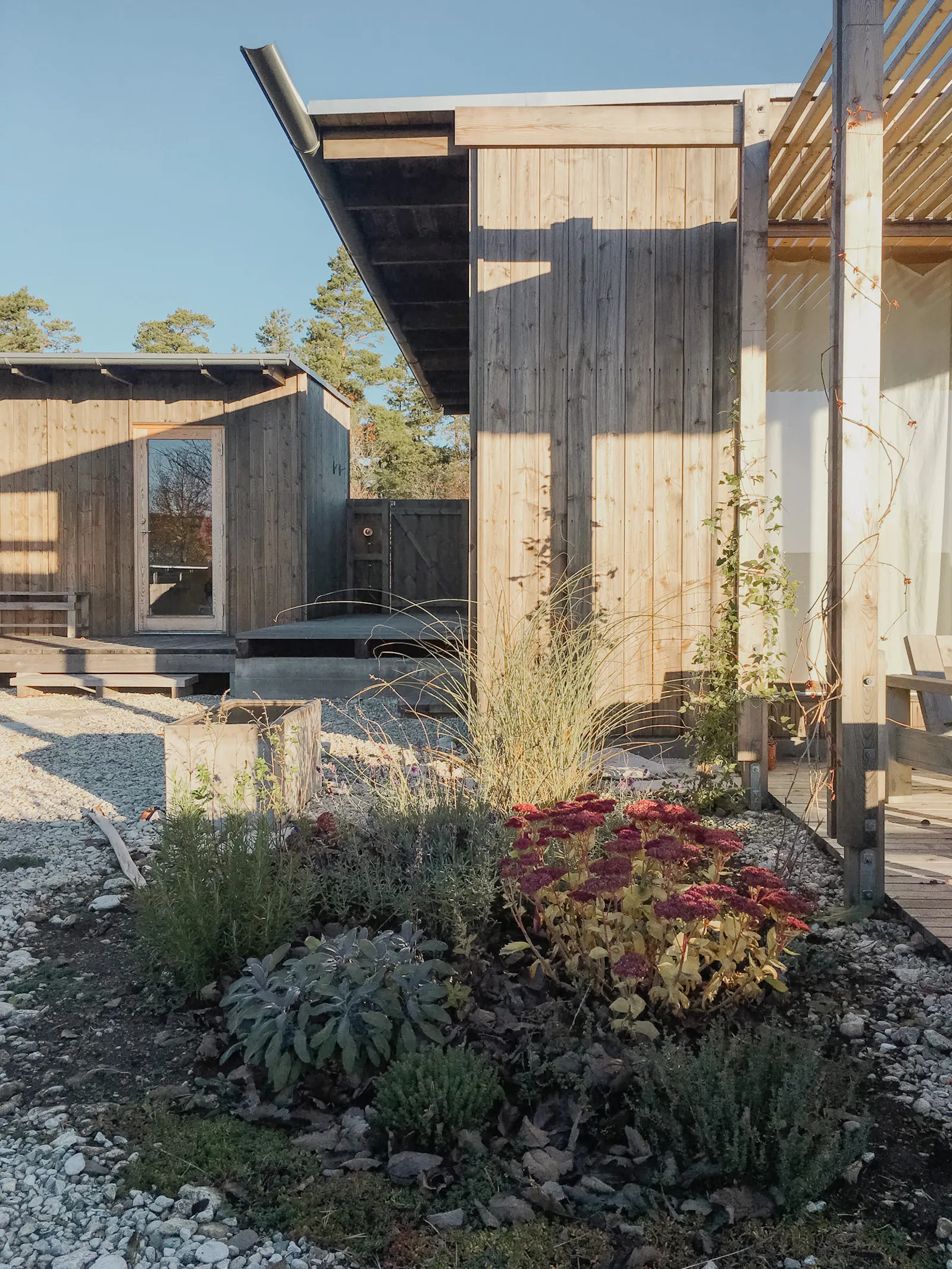 Arkitektritat hus på klippkanten vid Bungenäs – bild 14 av 21