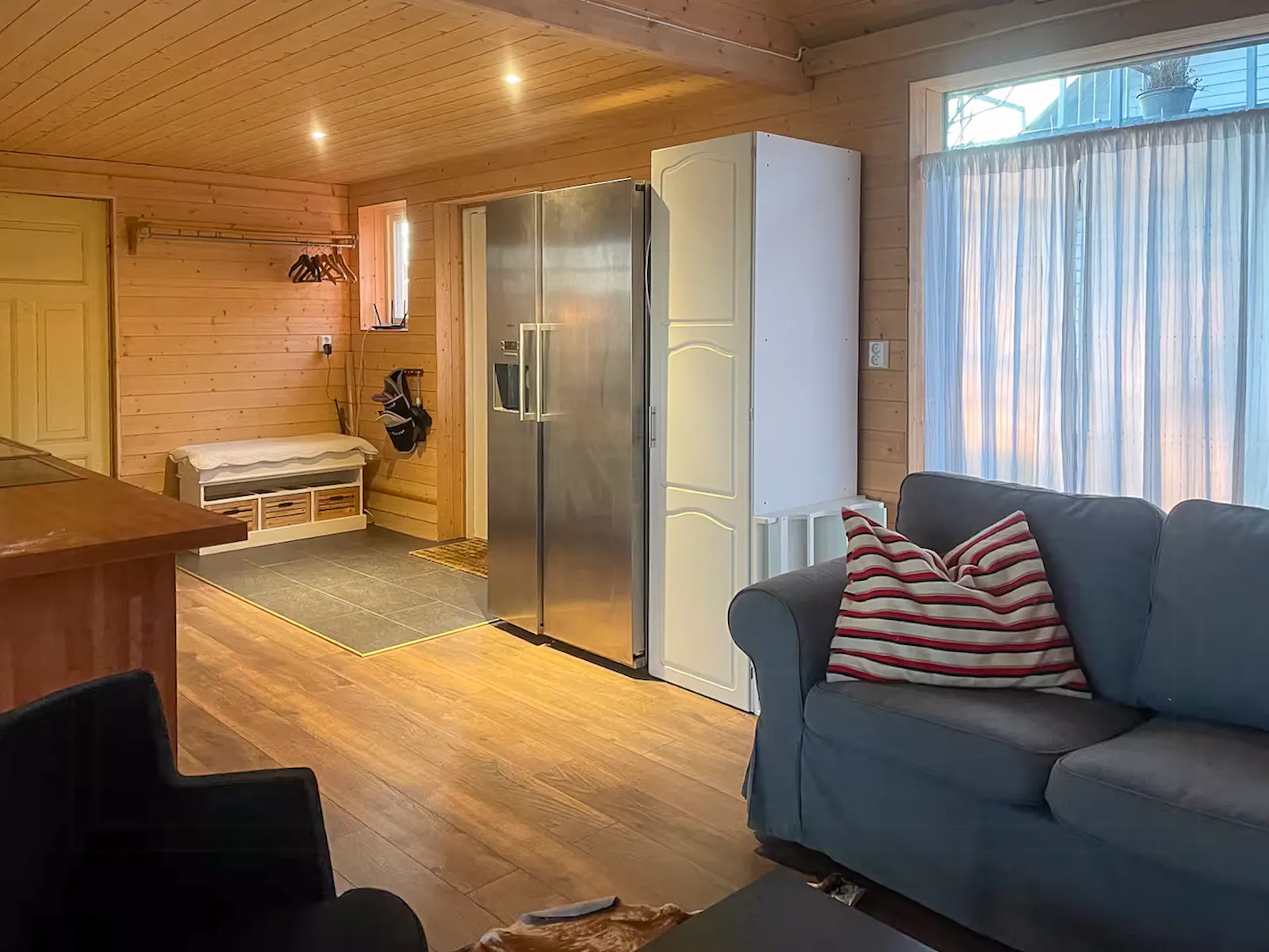 Gårdsidyll med fält och djurliv nära Halmstad – bild 9 av 24