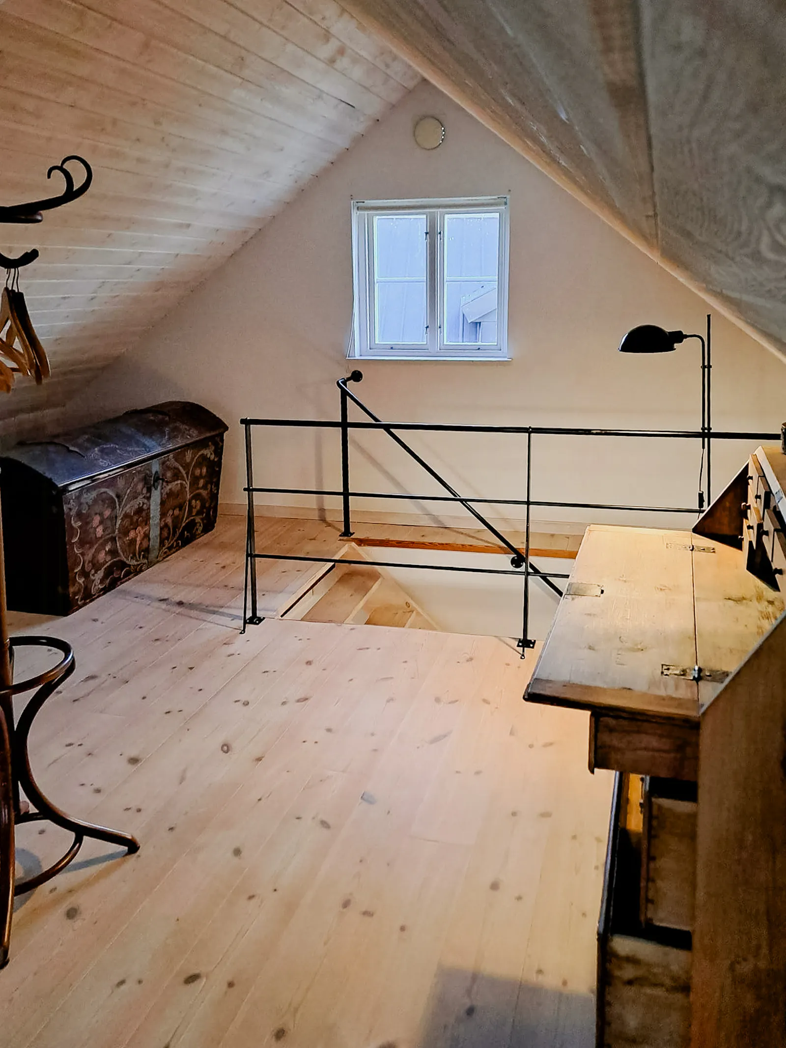 Hus vid kvarn i fiskeläget Brantevik – bild 9 av 11