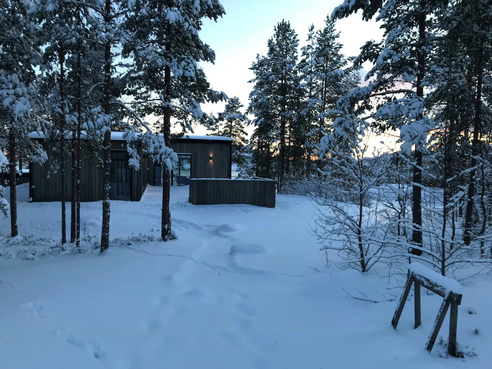 Arkitektritad villa vid klippbad i Höga kusten – bild 22 av 23