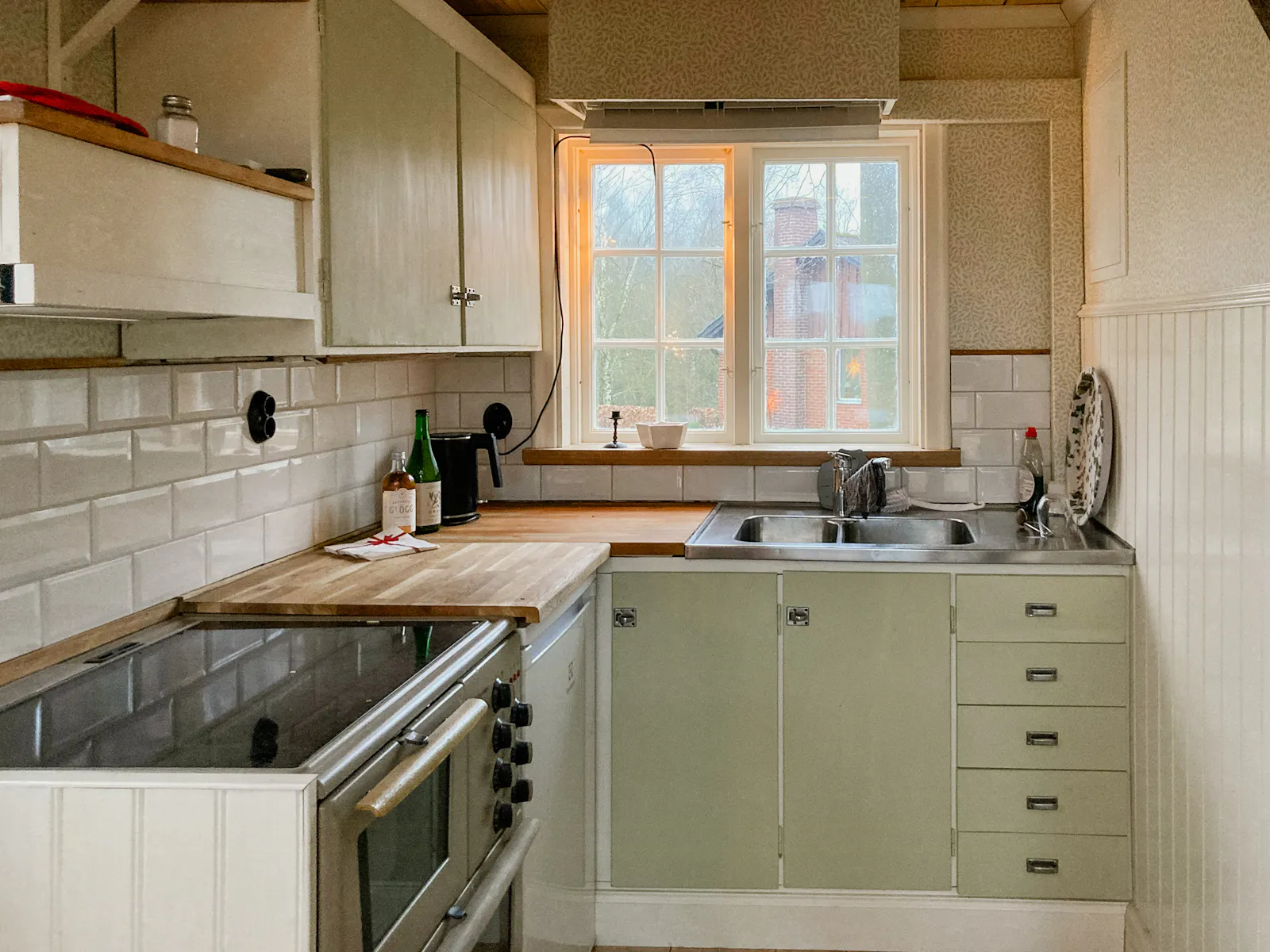 Stuga av skogens virke nära Örkelljunga – bild 5 av 21