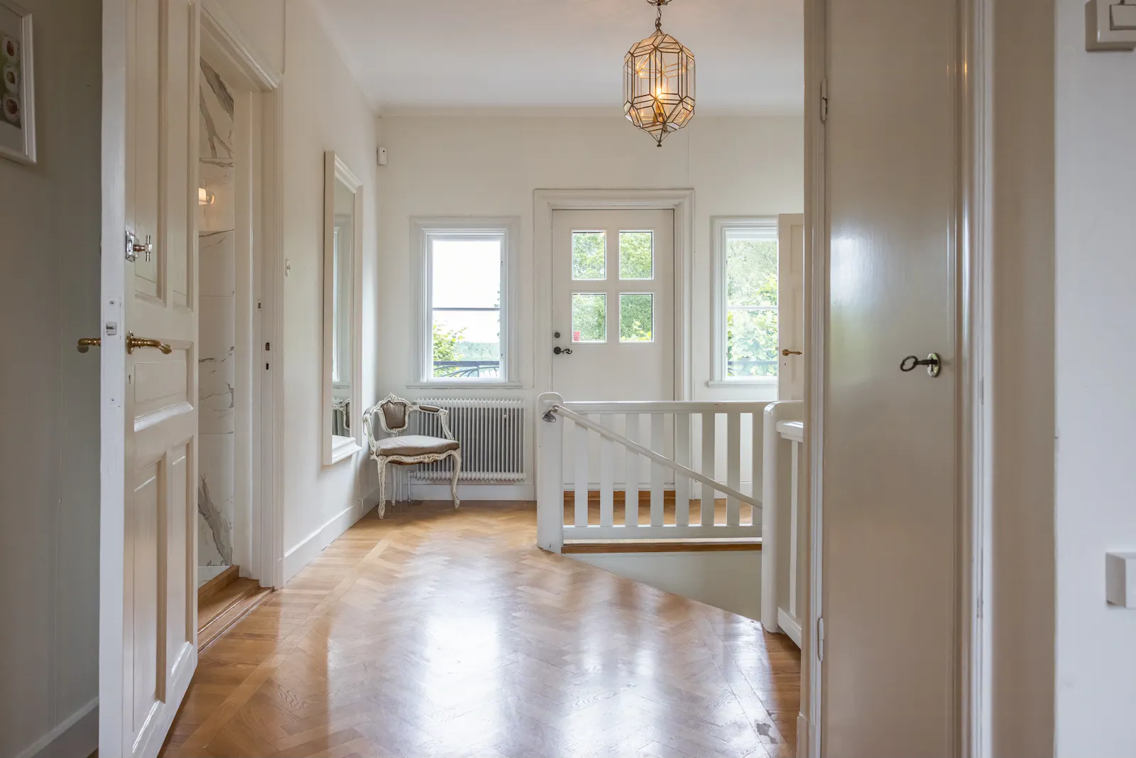 Herrgårdsvilla vid Mälaren nära Stockholm – bild 16 av 24