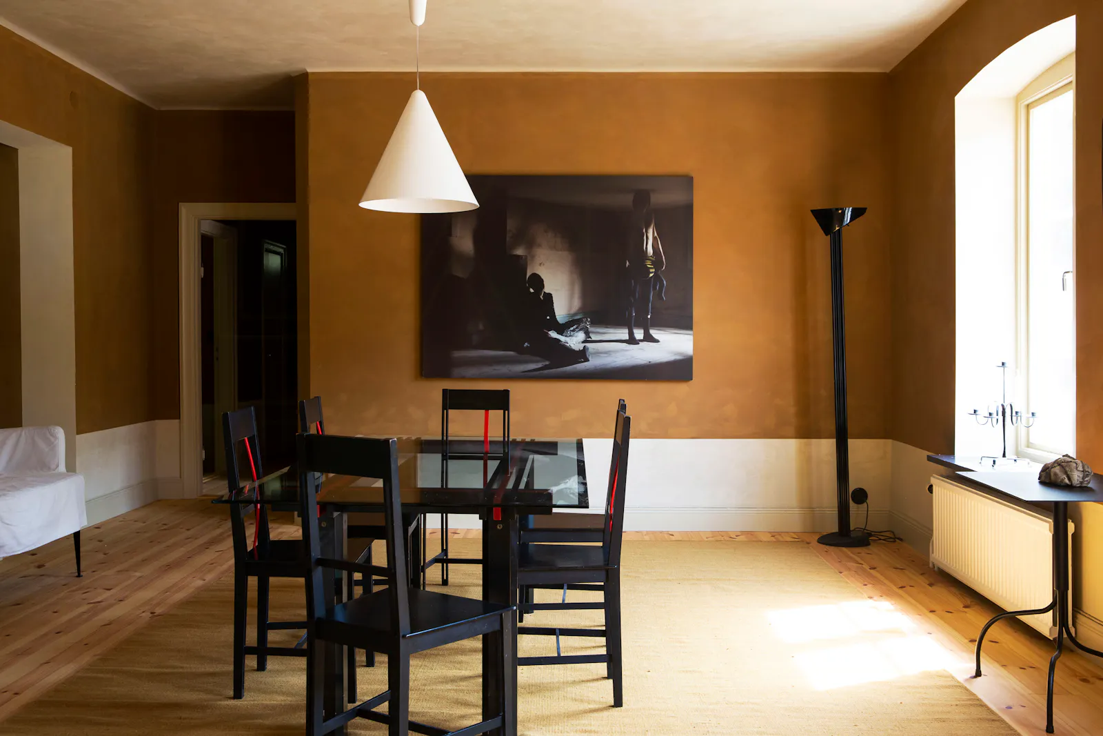 Stilfull gård med designinteriör på Österlen – bild 13 av 24