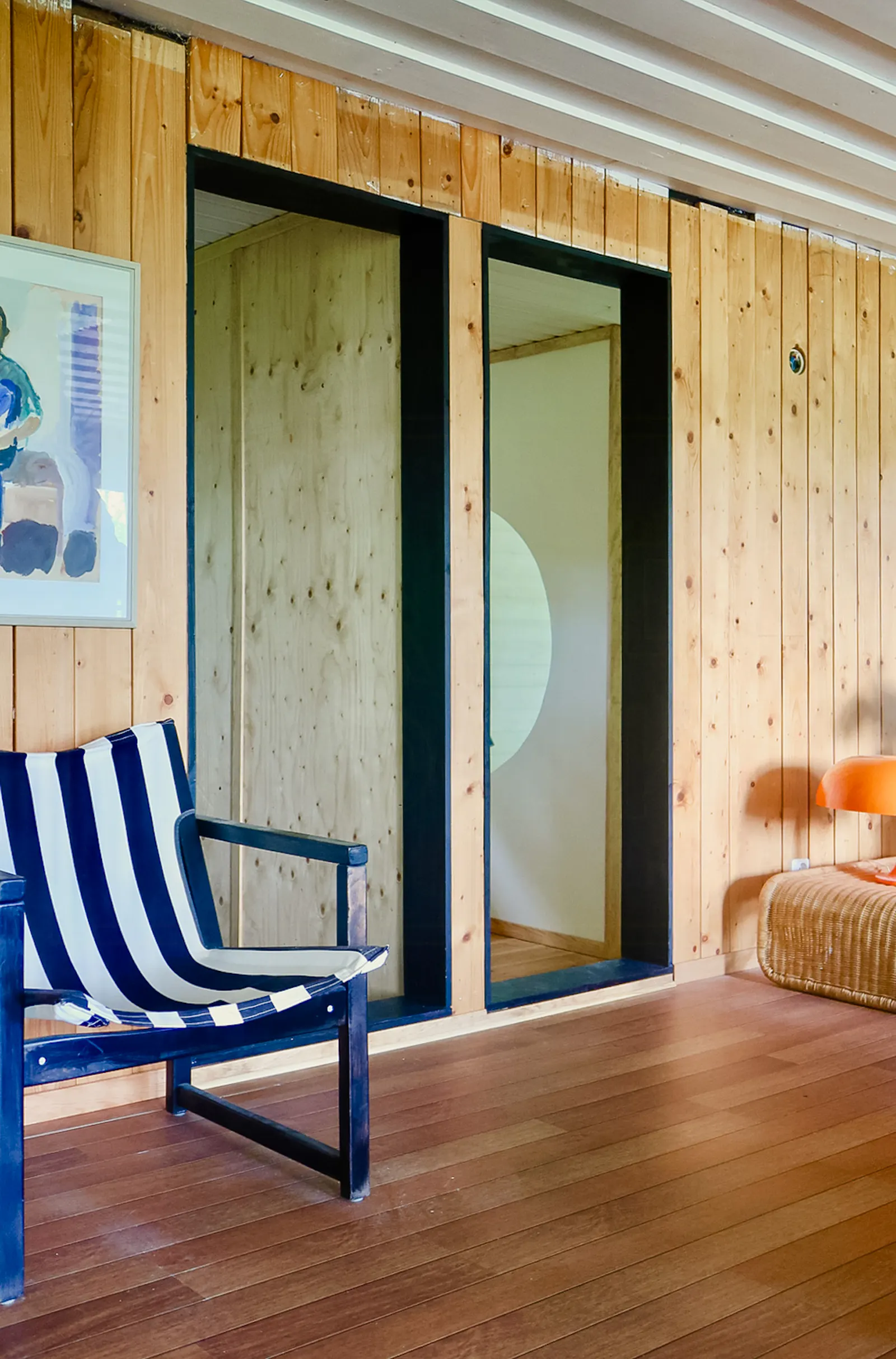 Arkitektritad stuga från 60-talet mitt i skogen – bild 12 av 24