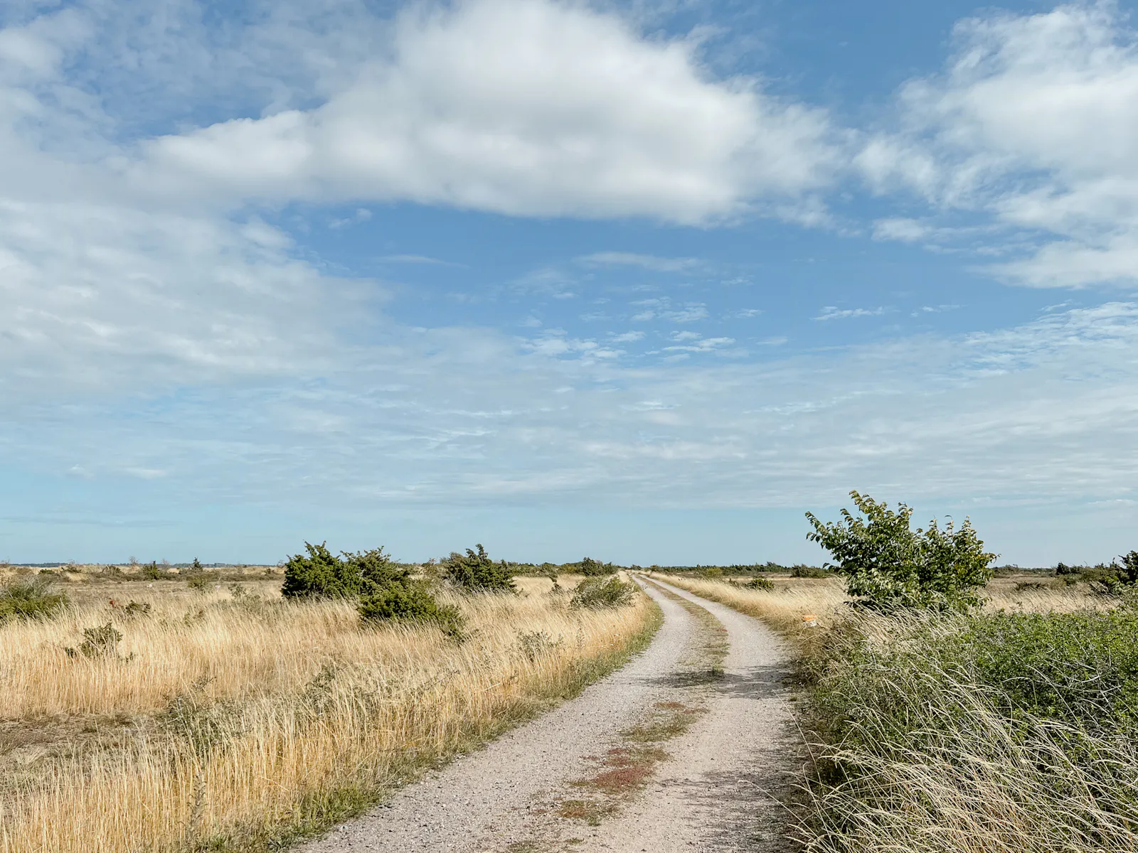 Lantlig A-husidyll på Öland med underbar utsikt – bild 2 av 24
