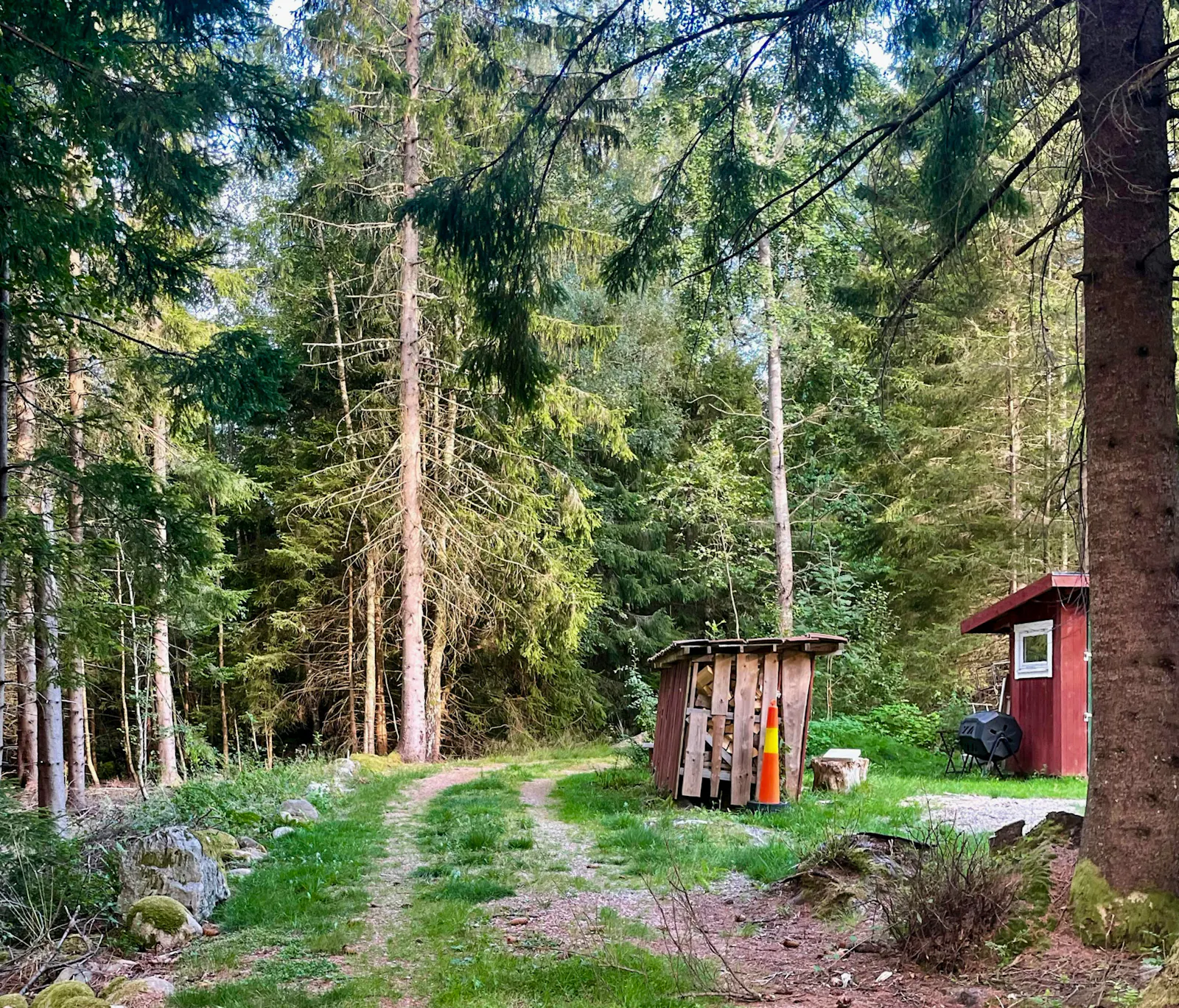 Skogsstuga nära havet på Orust – bild 23 av 24