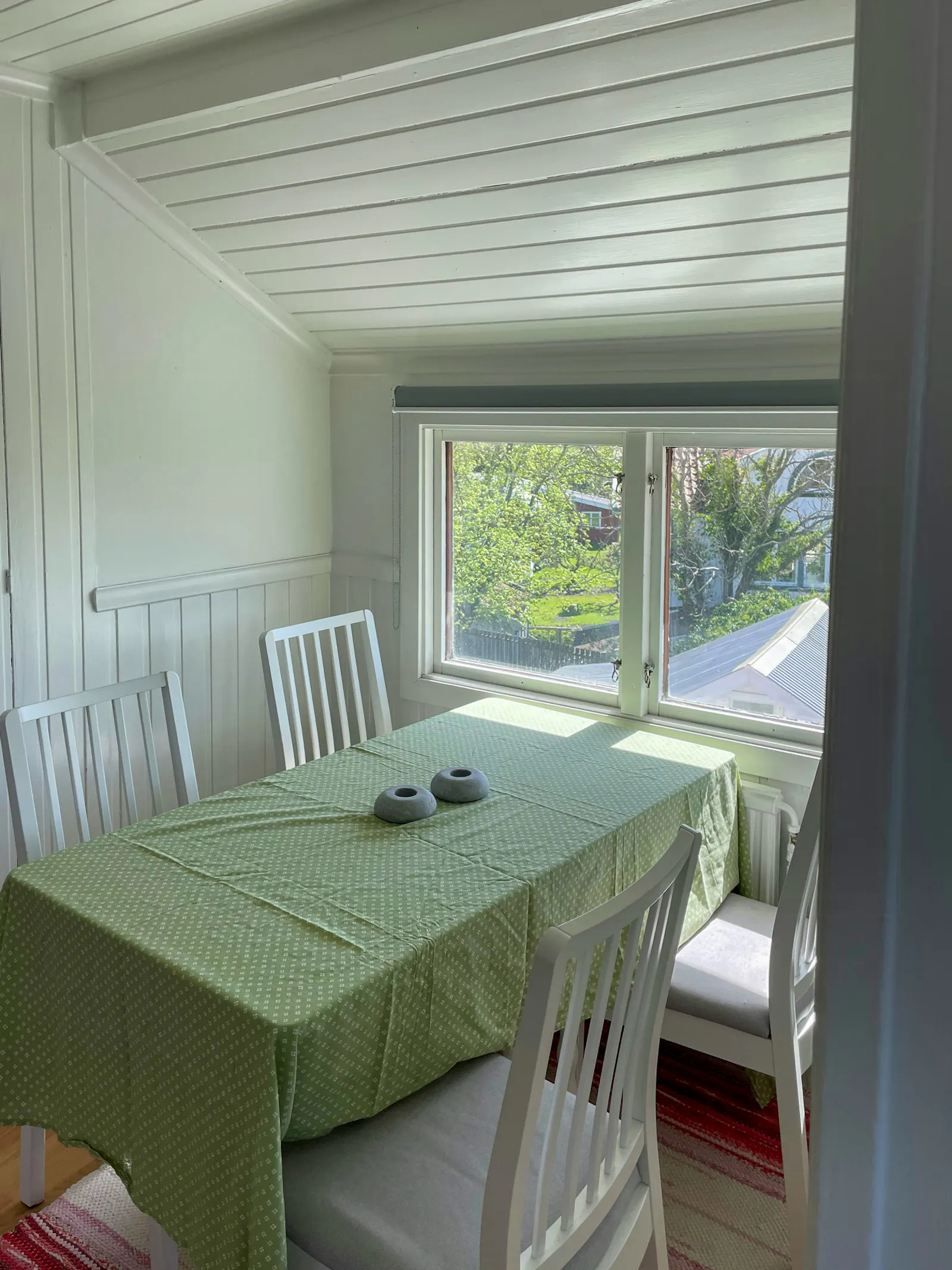 Bergshus med utsikt över Rönnängs skärgård – bild 11 av 24