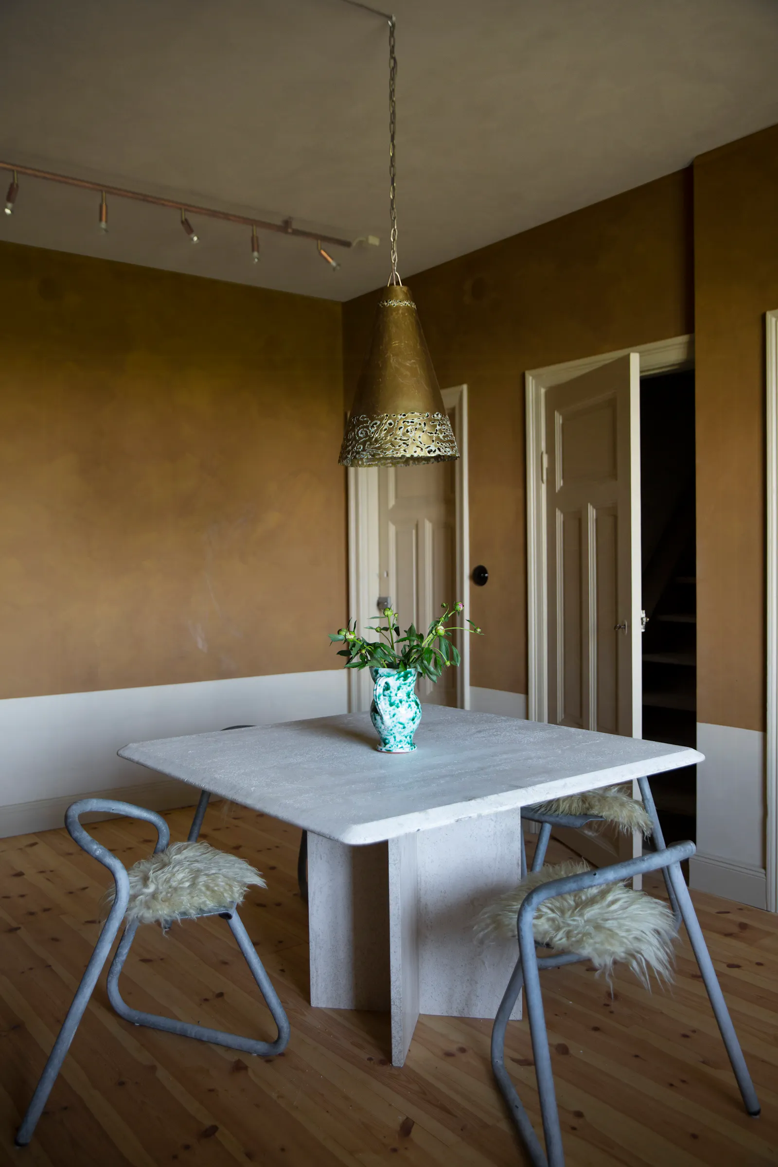 Stilfull gård med designinteriör på Österlen – bild 22 av 24