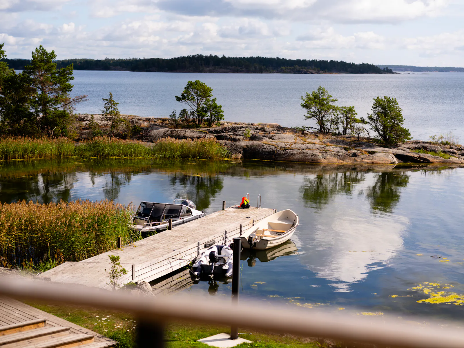 Hus med bastu och brygga vid fjorden nära Trosa – bild 21 av 24