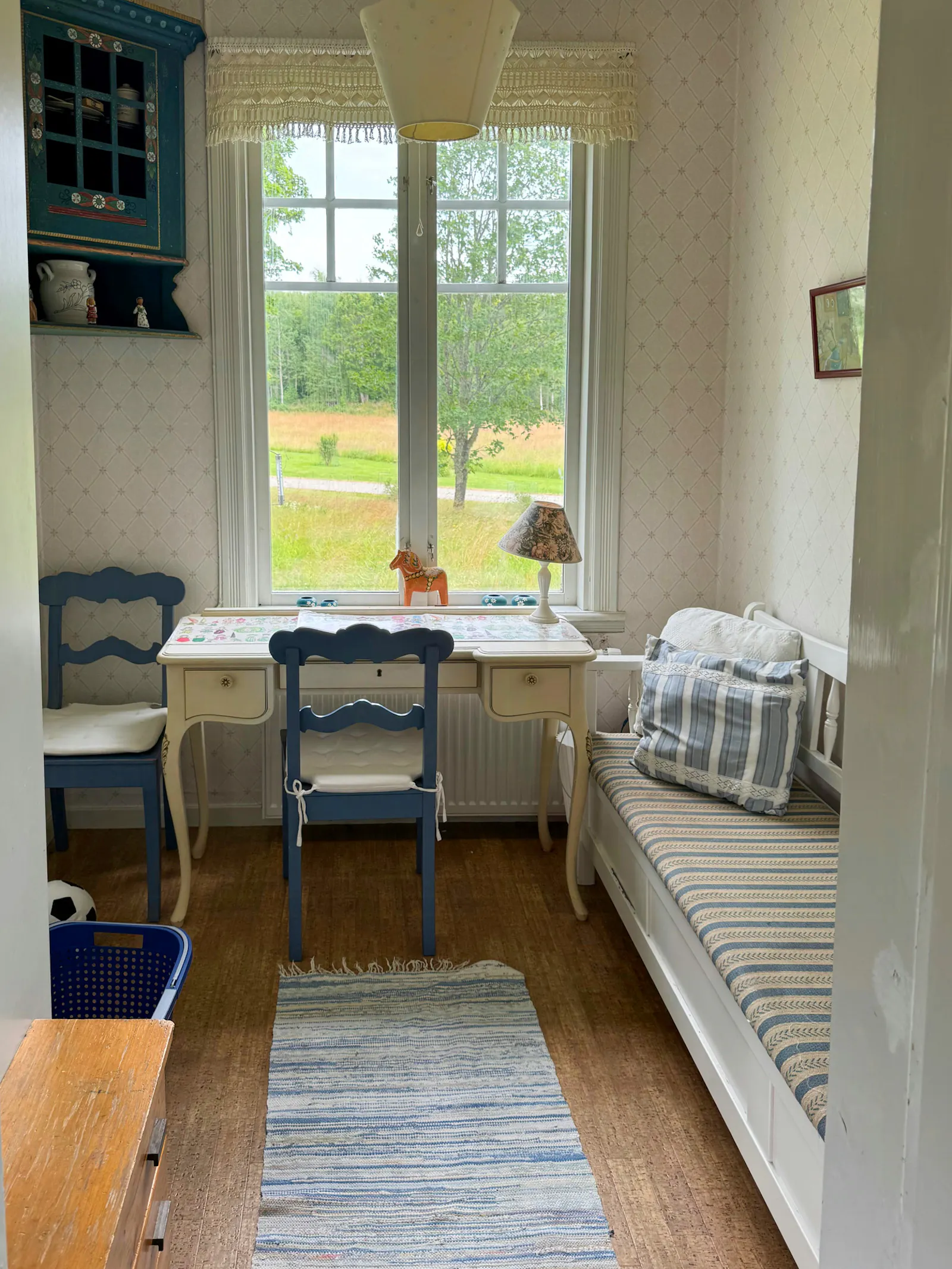 Historisk prästgård vid sjön i Dalskog – bild 11 av 24