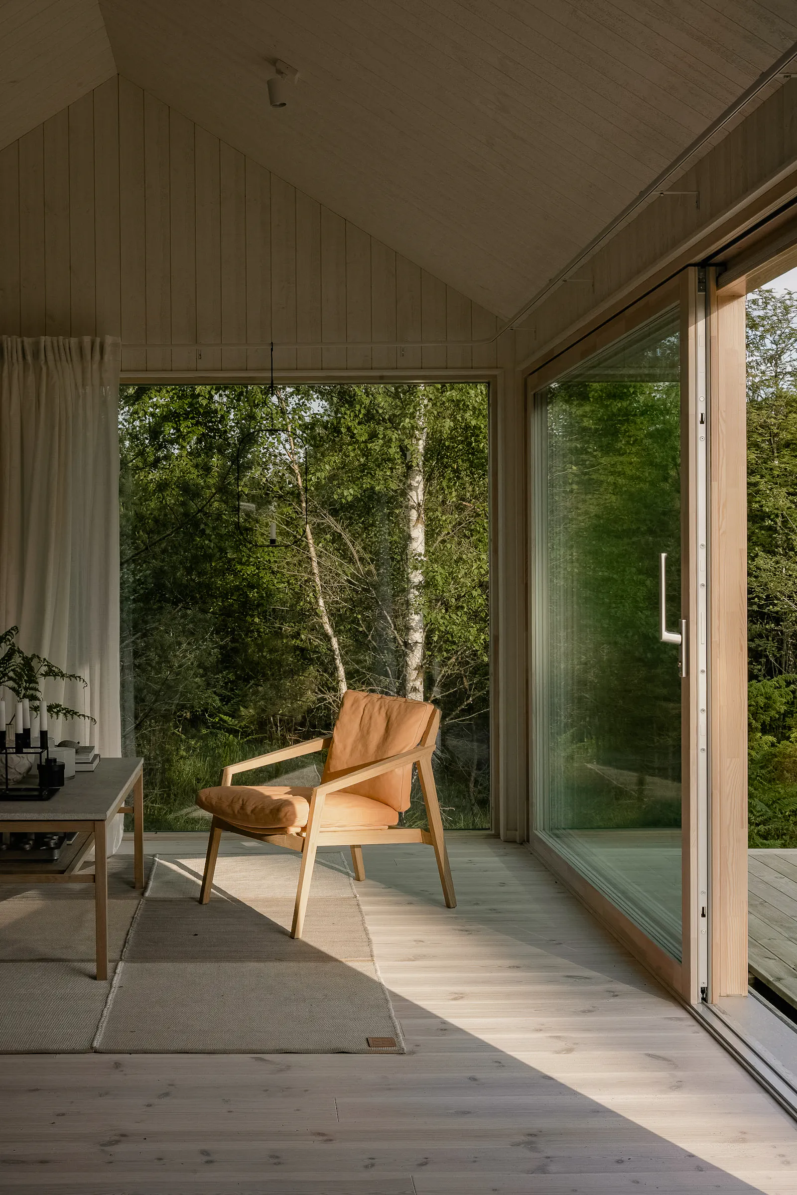 Modernt semesterhus nära havet i Ardre – bild 17 av 24