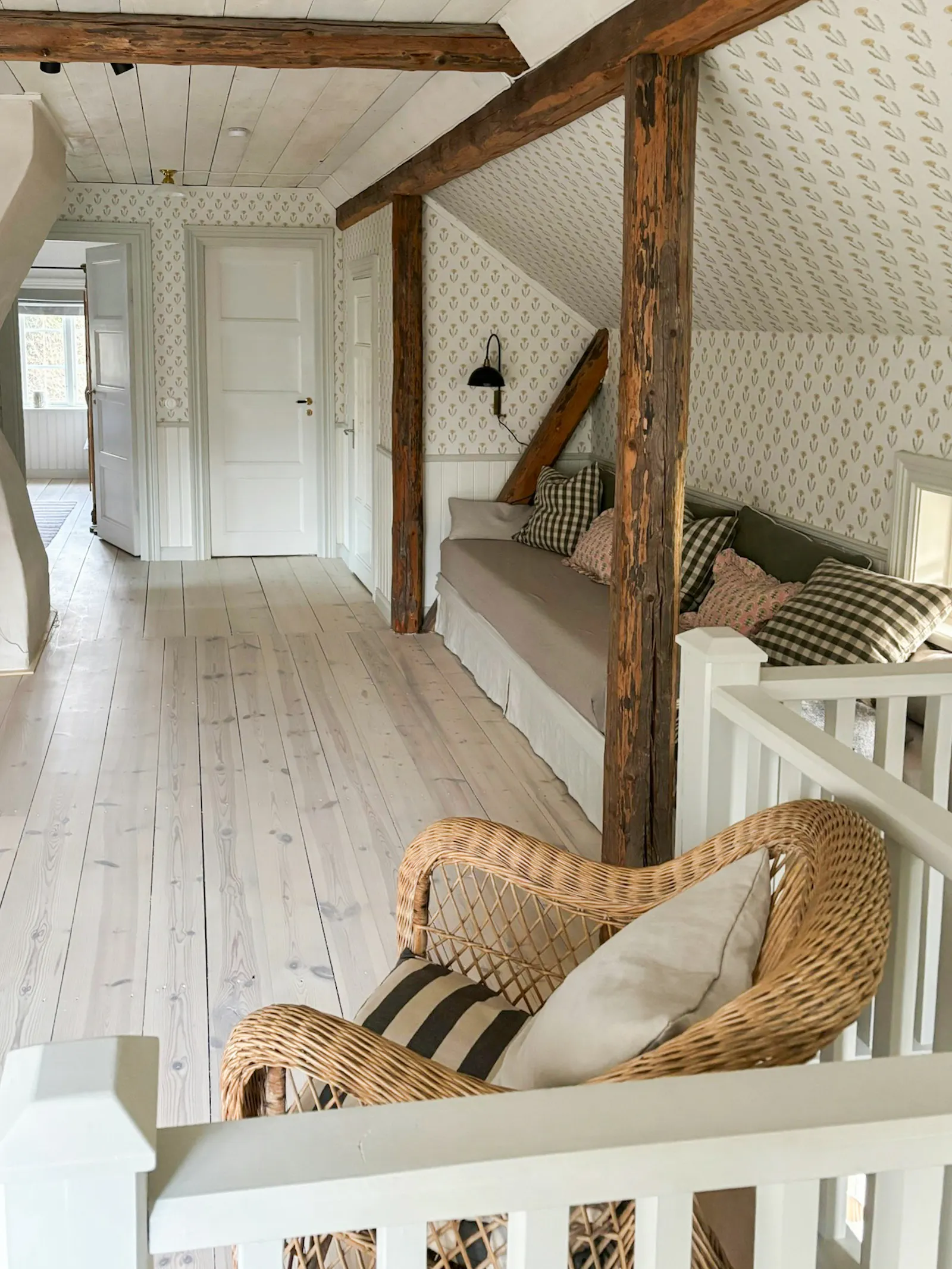 Renoverad villa från 1916 vid sjön i Nykvarn – bild 11 av 24