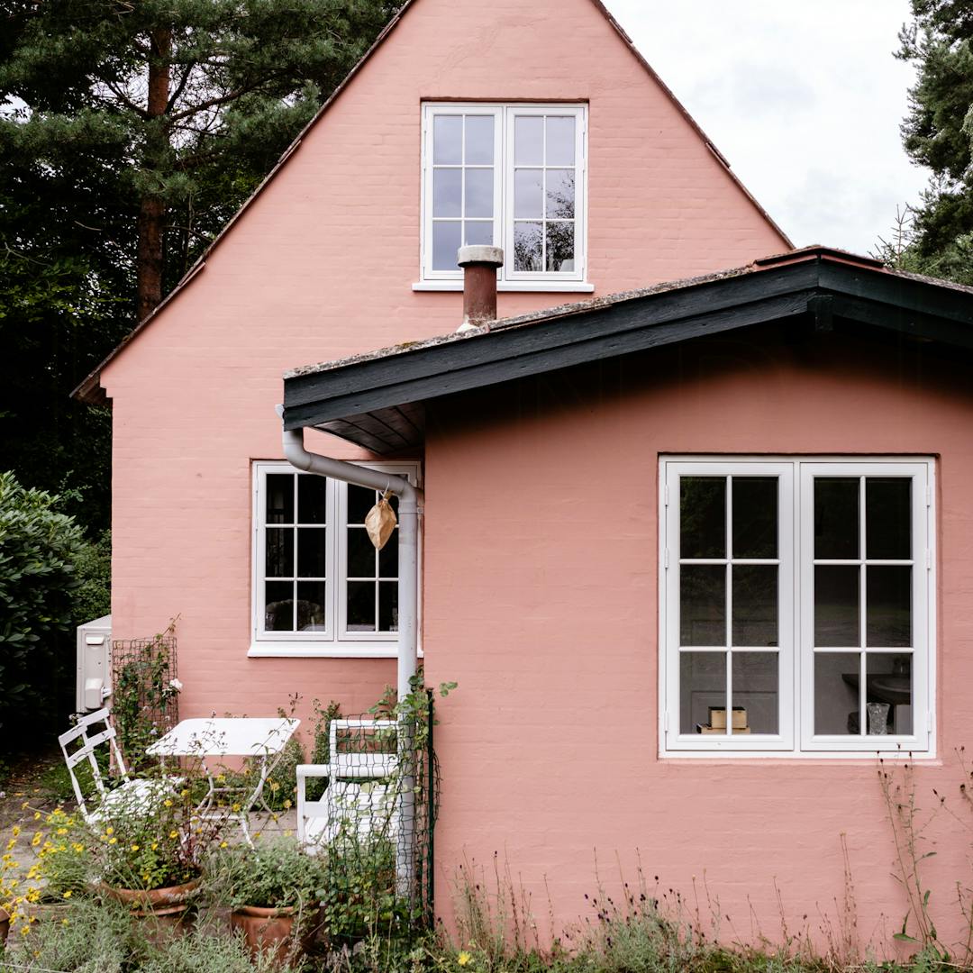 Det lille lyserøde hus i skoven