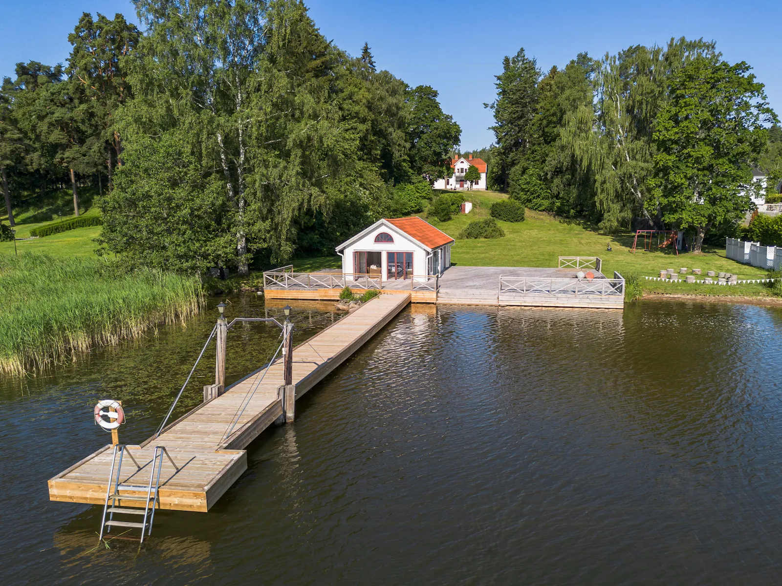 Herrgårdsvilla vid Mälaren nära Stockholm – bild 2 av 24
