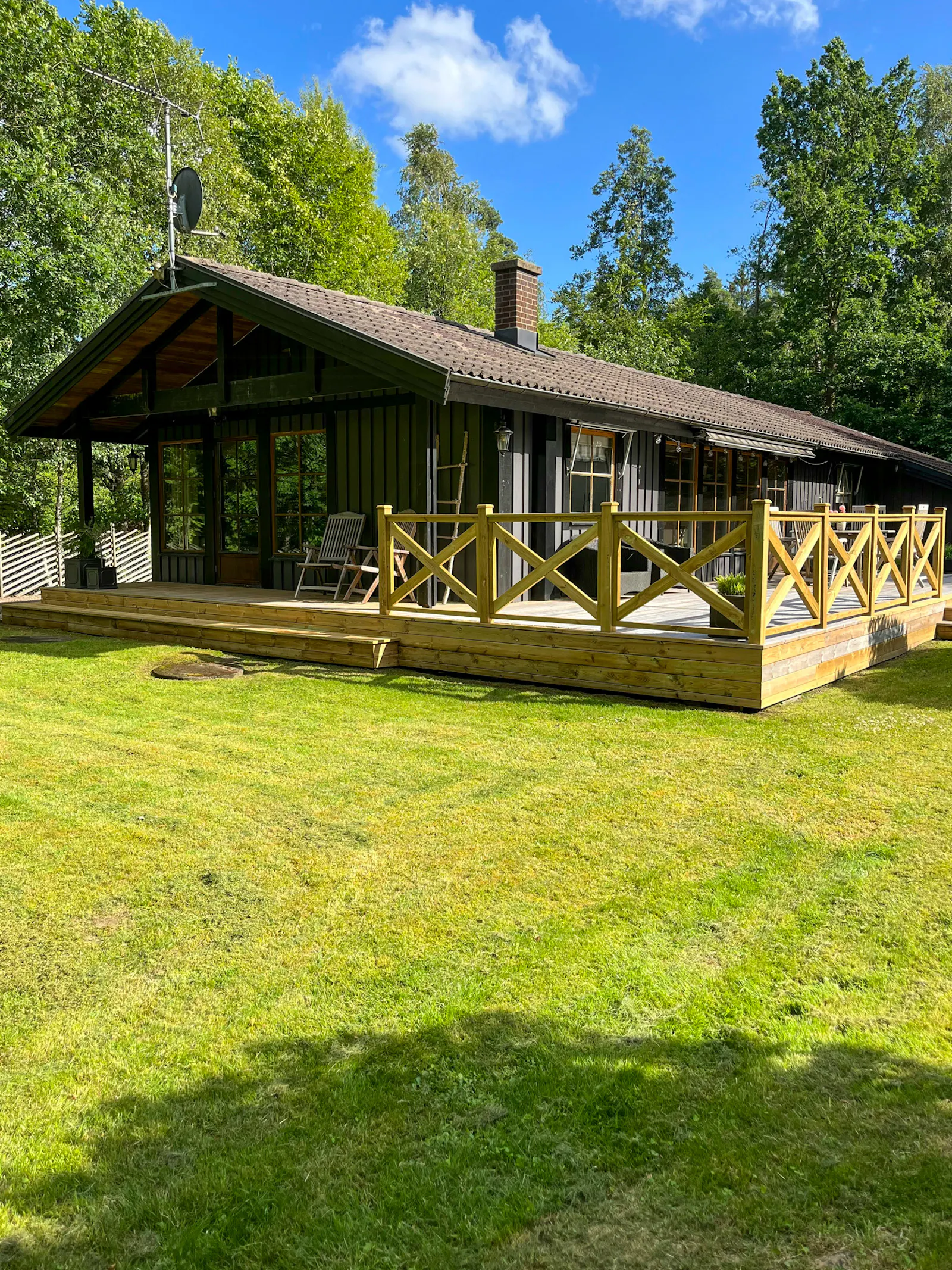 Nyrenoverad stuga vid Vemmentorpasjön – bild 2 av 24