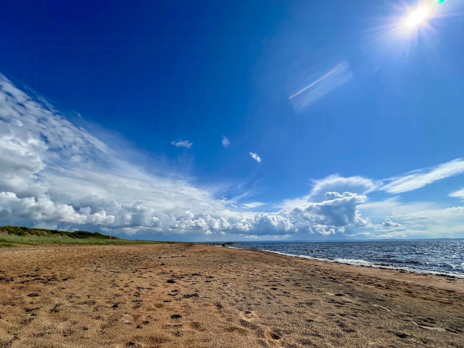 Stuga i lungt område nära havet – bild 2 av 24