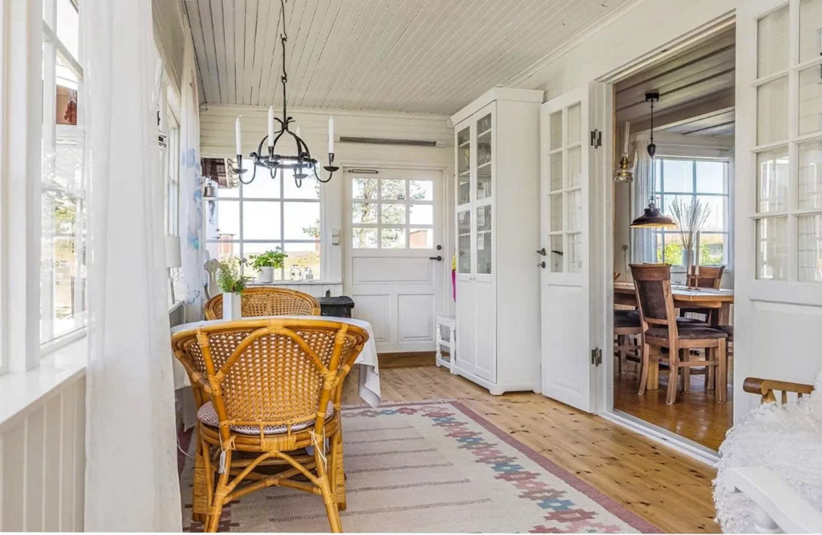 Hus med egen brygga i Kuggören – bild 14 av 24