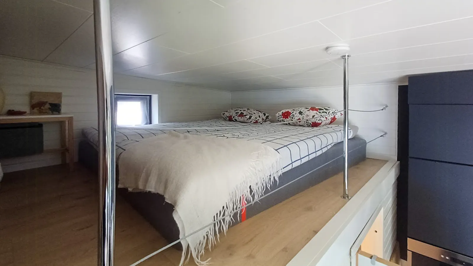 Stuga med sjöutsikt och båtliv vid Storsjön – bild 11 av 24