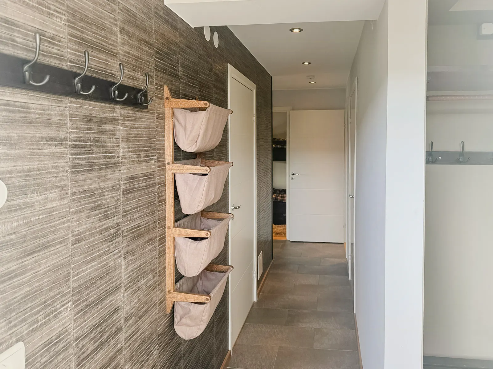 Modern ski lodge med bastu vid Åresjön – bild 15 av 24