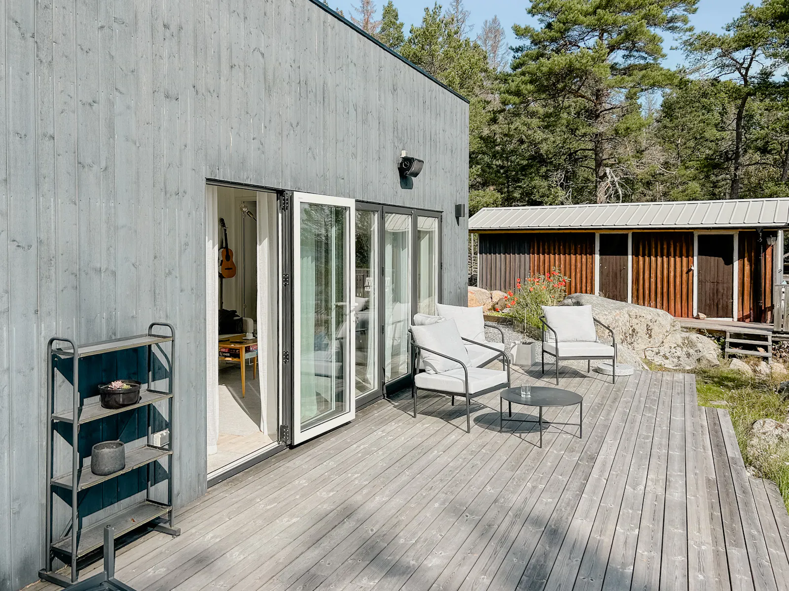 Skärgårdshus med havsutsikt och naturlig charm – bild 18 av 21
