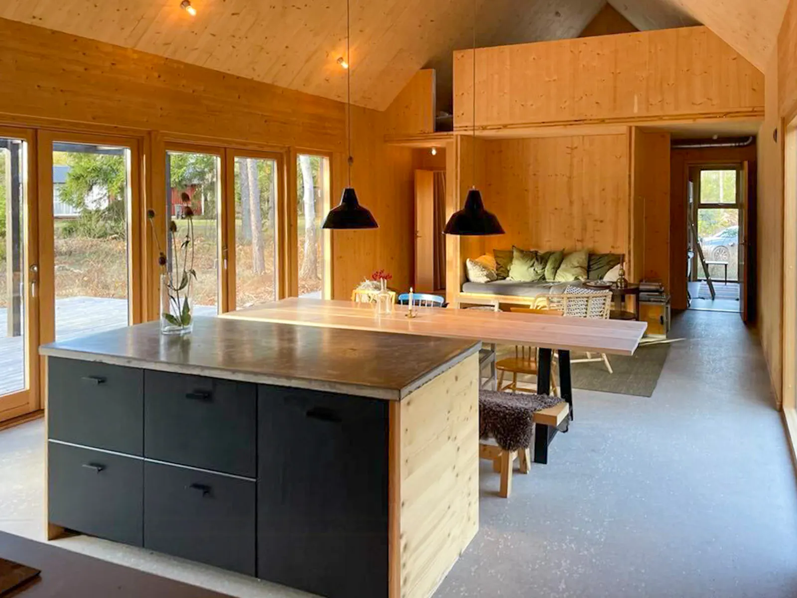 Modernt arkitektritat ladhus vid Ekstakusten – bild 3 av 18