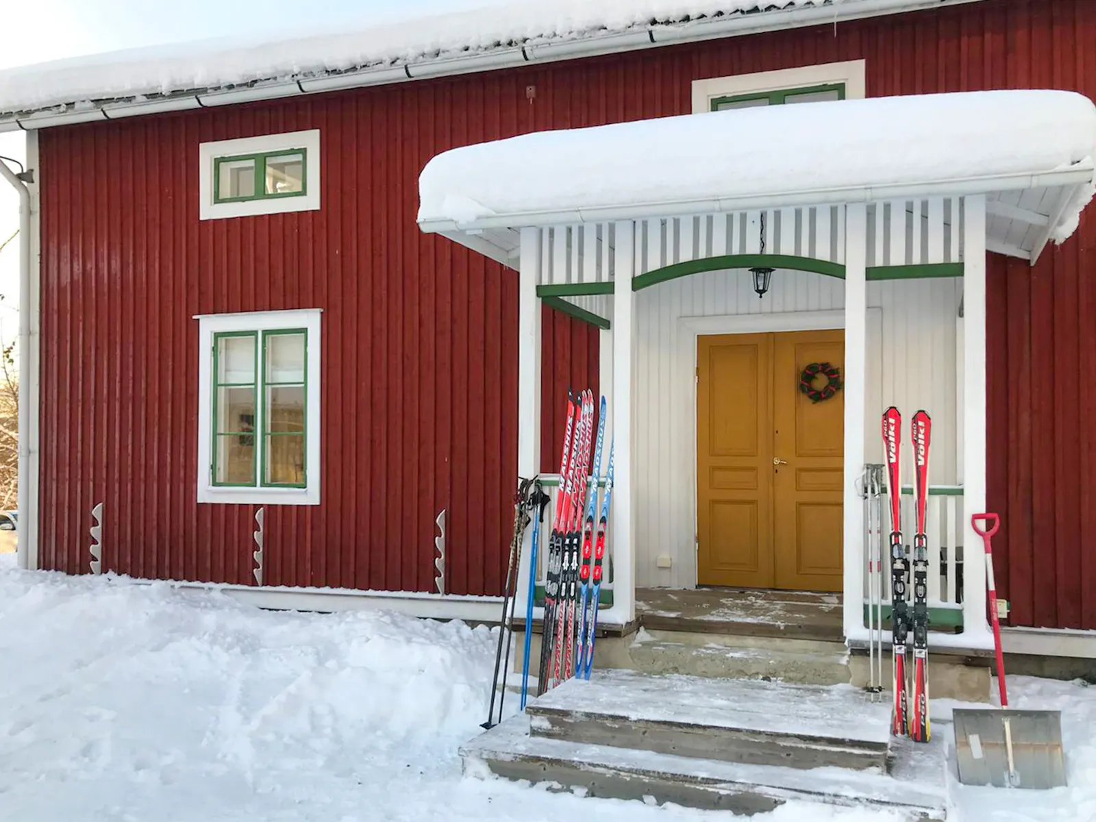 Timmerhus med bastu vid Ljungan – bild 19 av 20