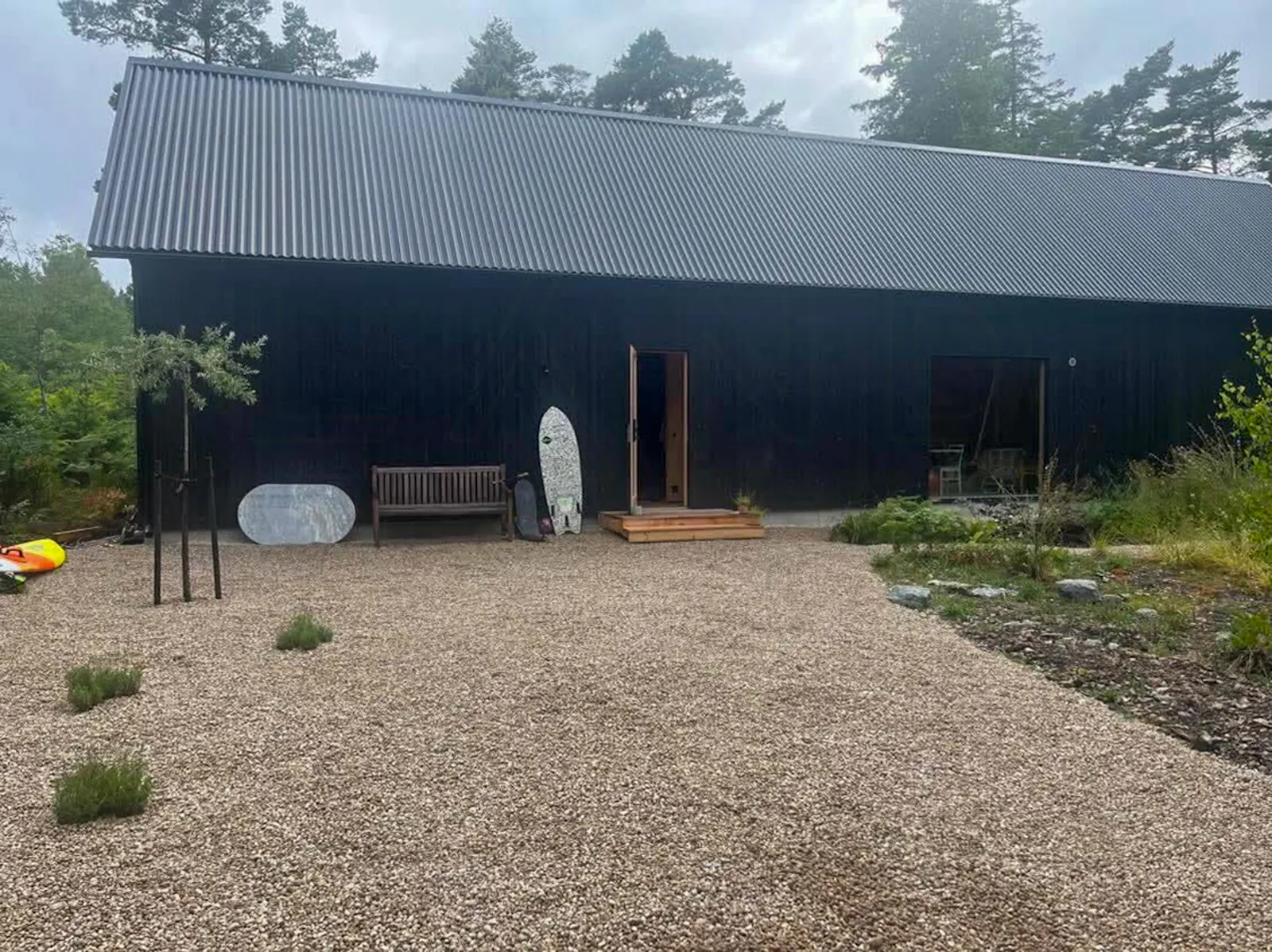 Modernt arkitektritat ladhus vid Ekstakusten – bild 14 av 18