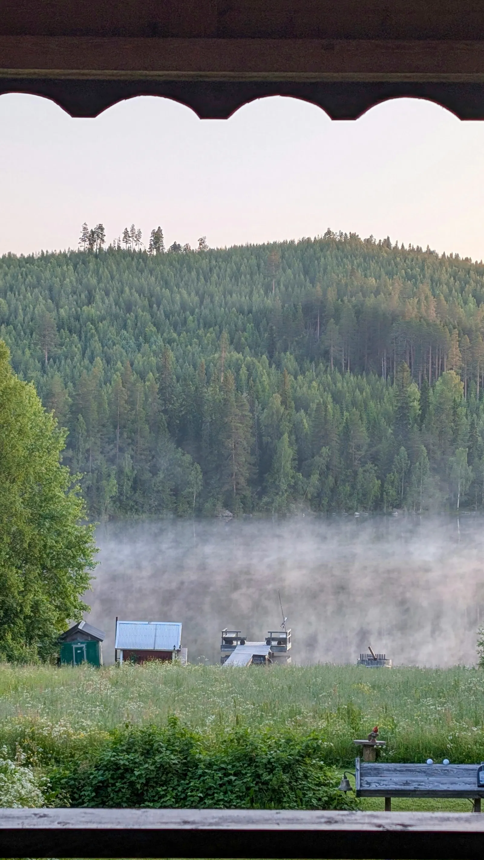 Stuga med sjöutsikt och badtunna i norra Sverige – bild 24 av 24