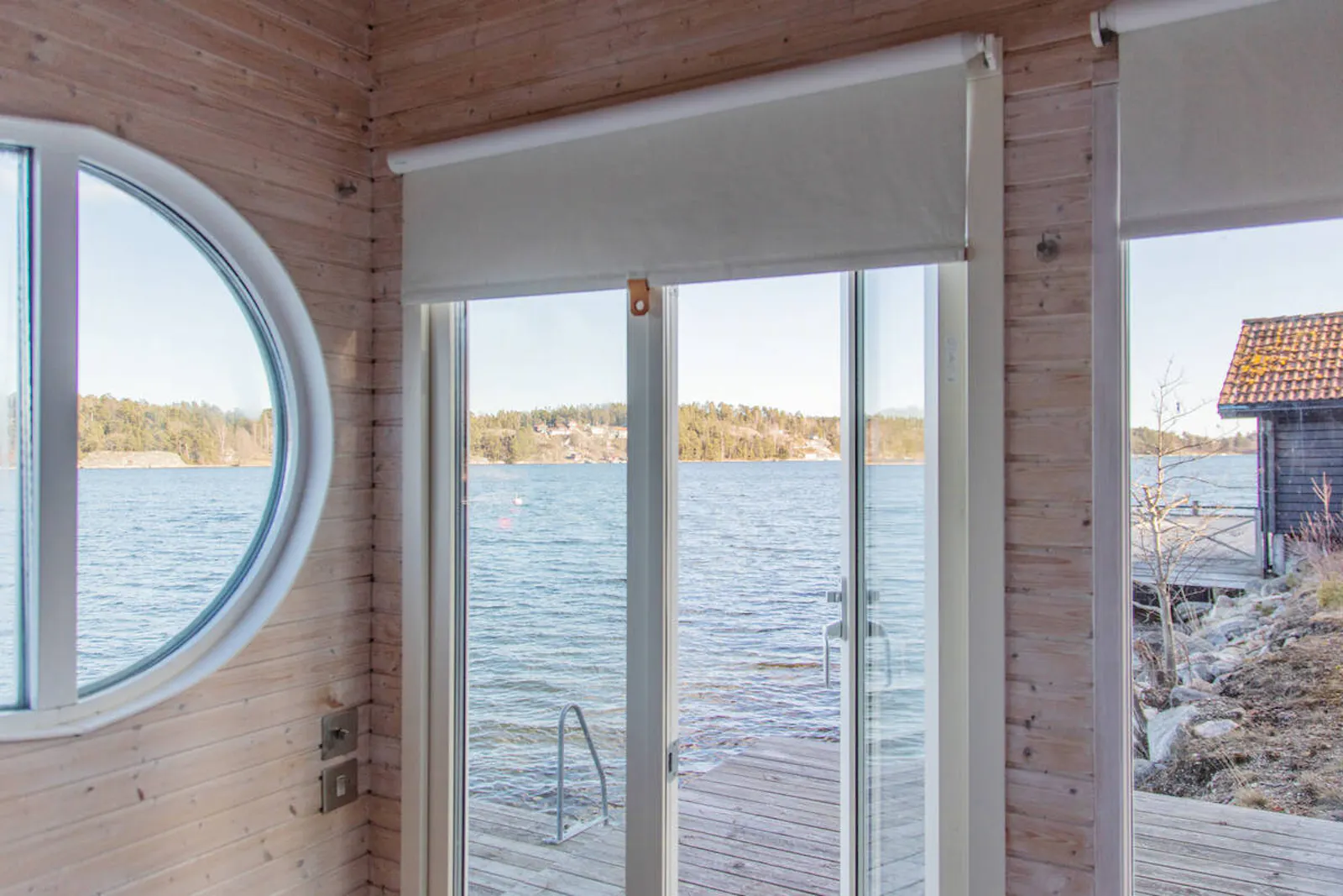 Sjöstuga med panoramautsikt i Dalarö – bild 24 av 24