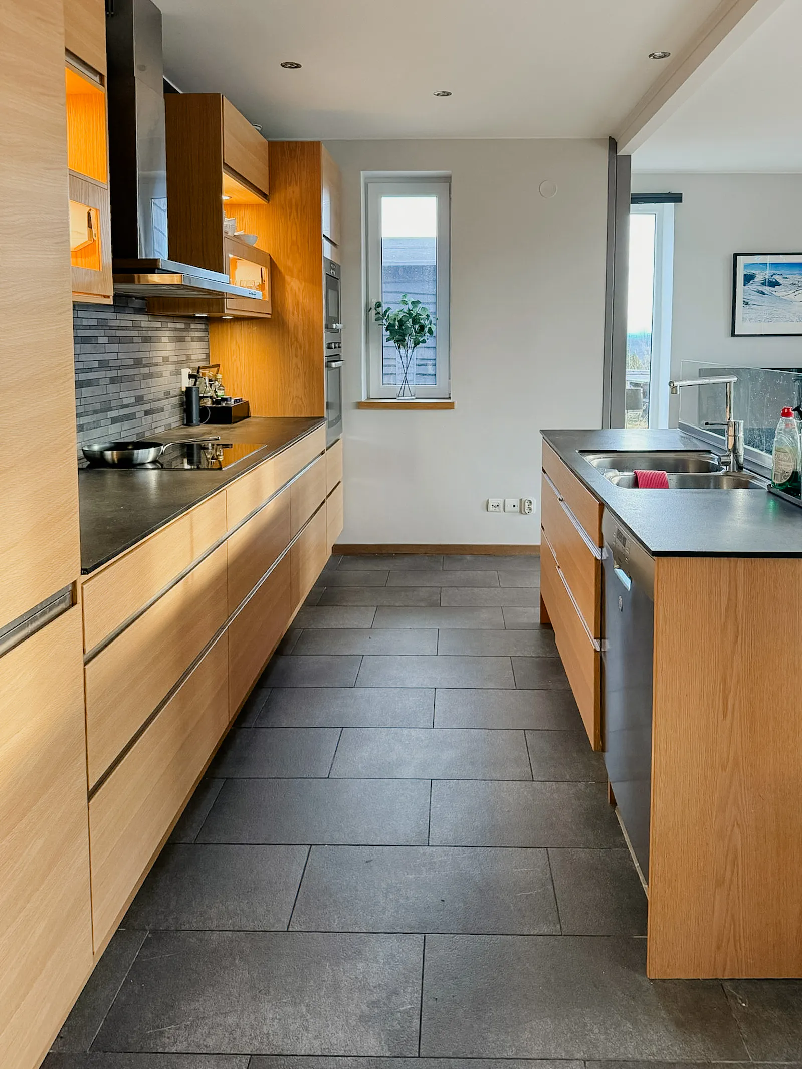 Modern ski lodge med bastu vid Åresjön – bild 6 av 24